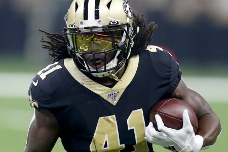 New Orleans Saints running back Alvin Kamara heads upfield during a 2021 regular-season game.