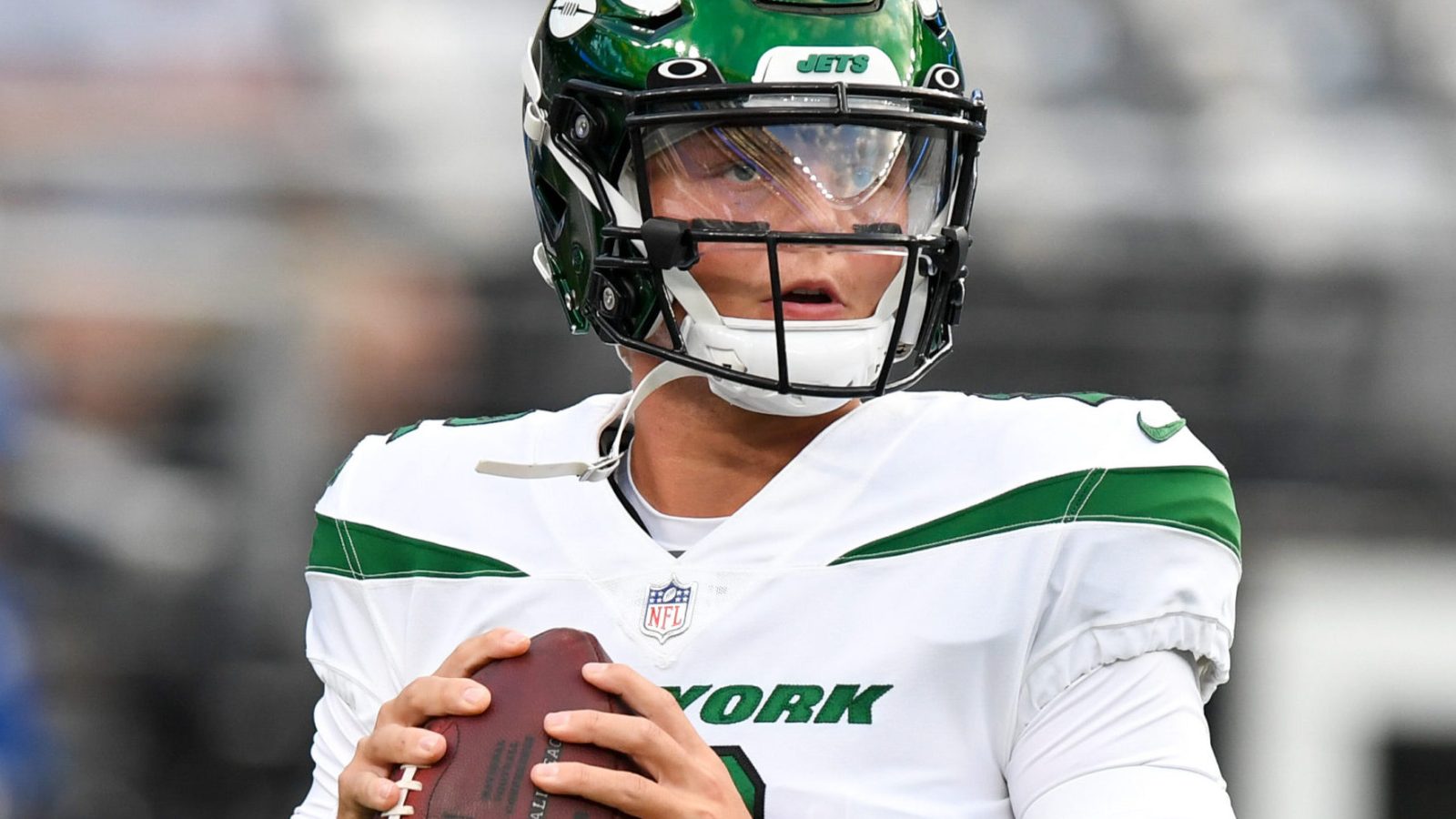 Jets quarterback Zach Wilson warms up before a 2021 road game.