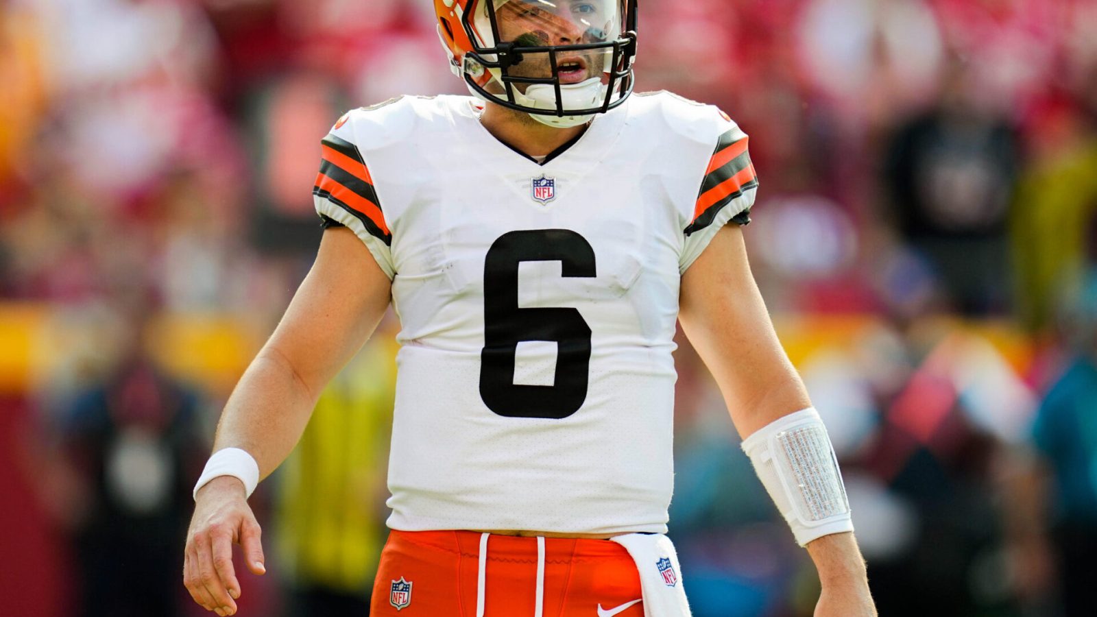 Cleveland Browns quarterback Baker Mayfield reacts after throwing a pass in a game