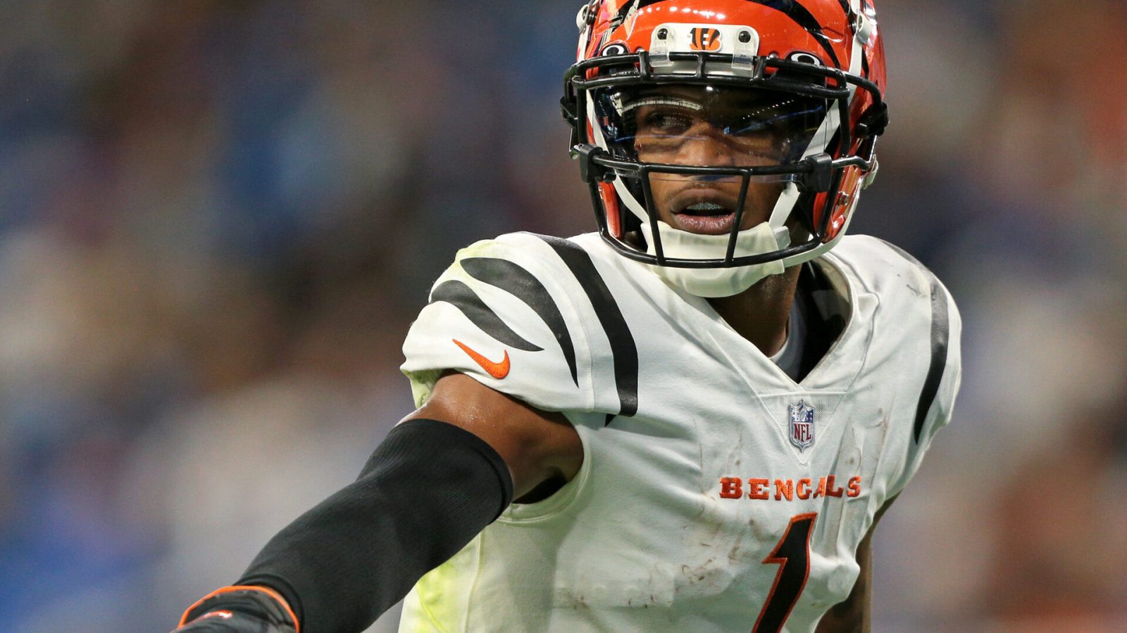 Cincinnati Bengals wide receiver Ja'Marr Chase lines up for the next play.