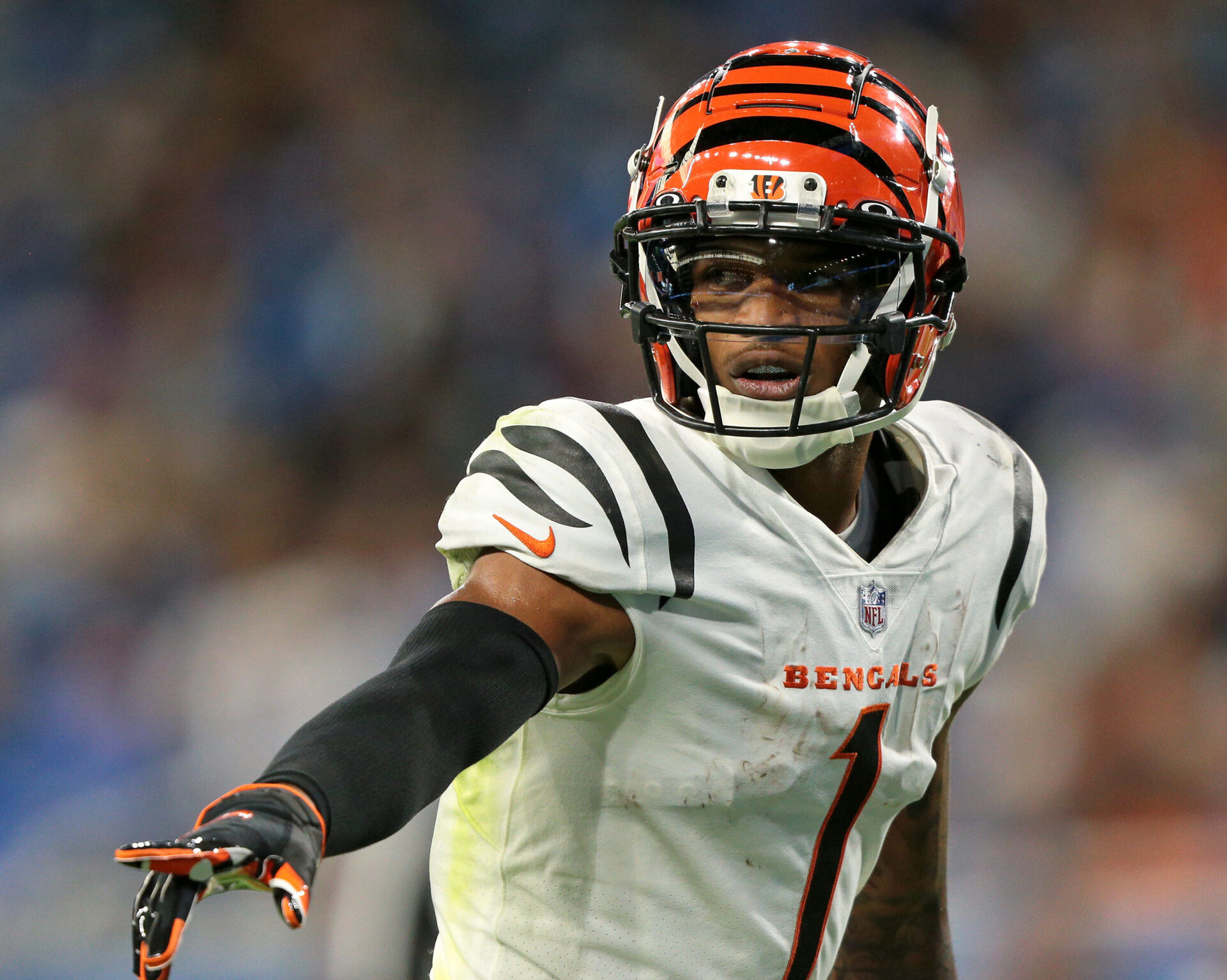 Cincinnati Bengals wide receiver Ja'Marr Chase lines up for the next play.