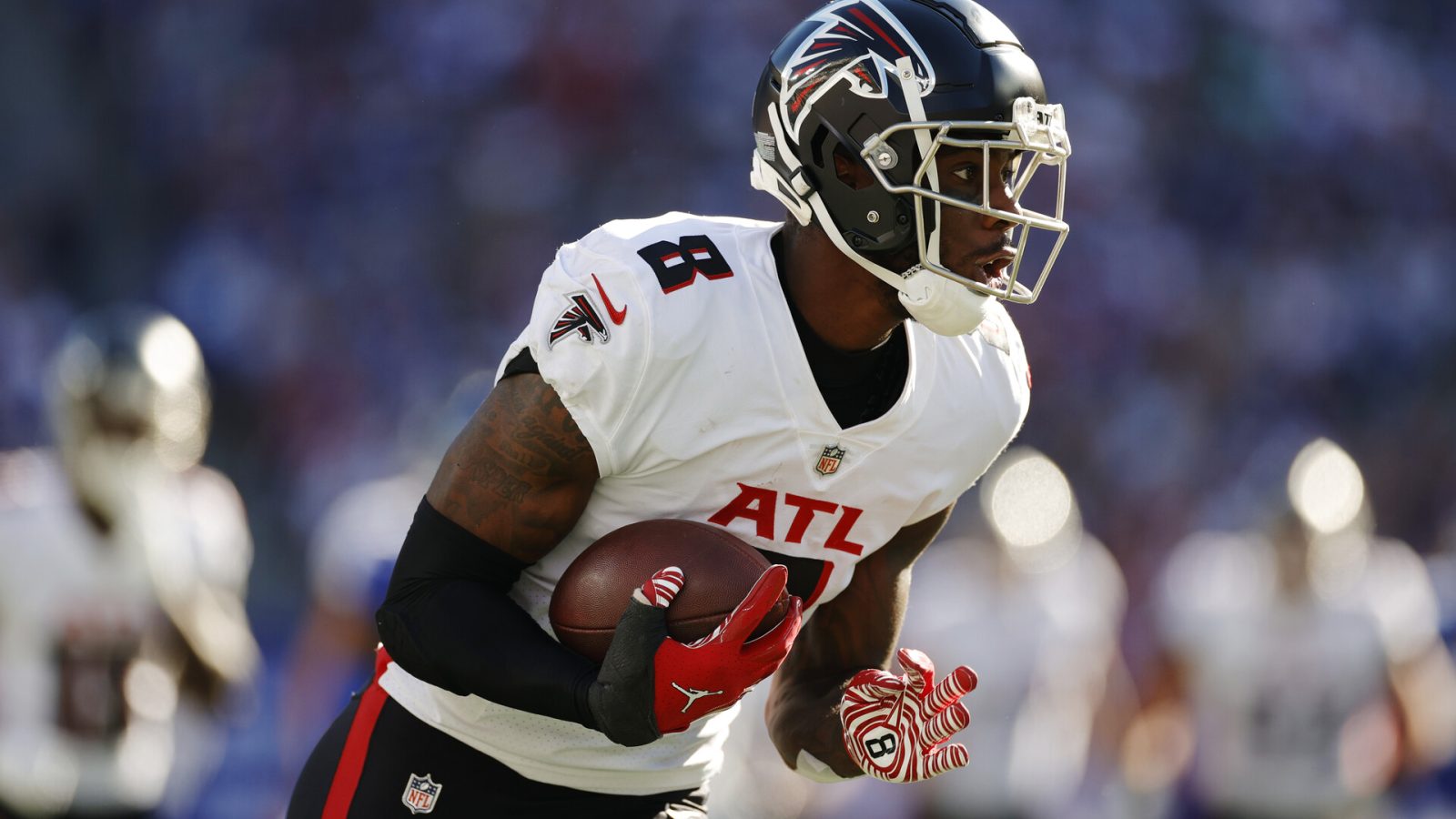 Atlanta Falcons tight end #8 looks for running room in a 2021 road game.