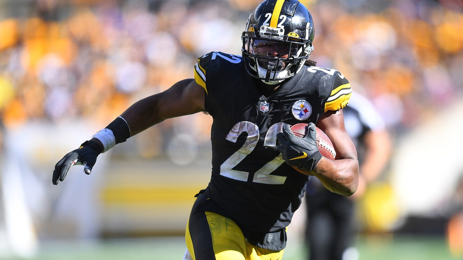 Pittsburgh Steelers running back #22 Najee Harris runs upfield in a 2021 home game.
