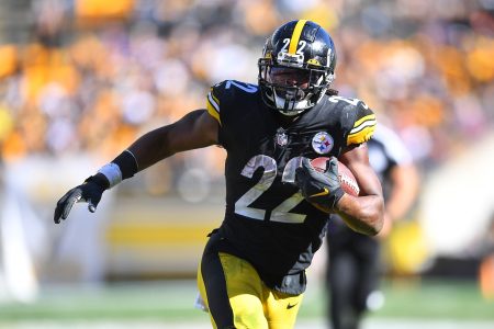 Pittsburgh Steelers running back #22 Najee Harris runs upfield in a 2021 home game.