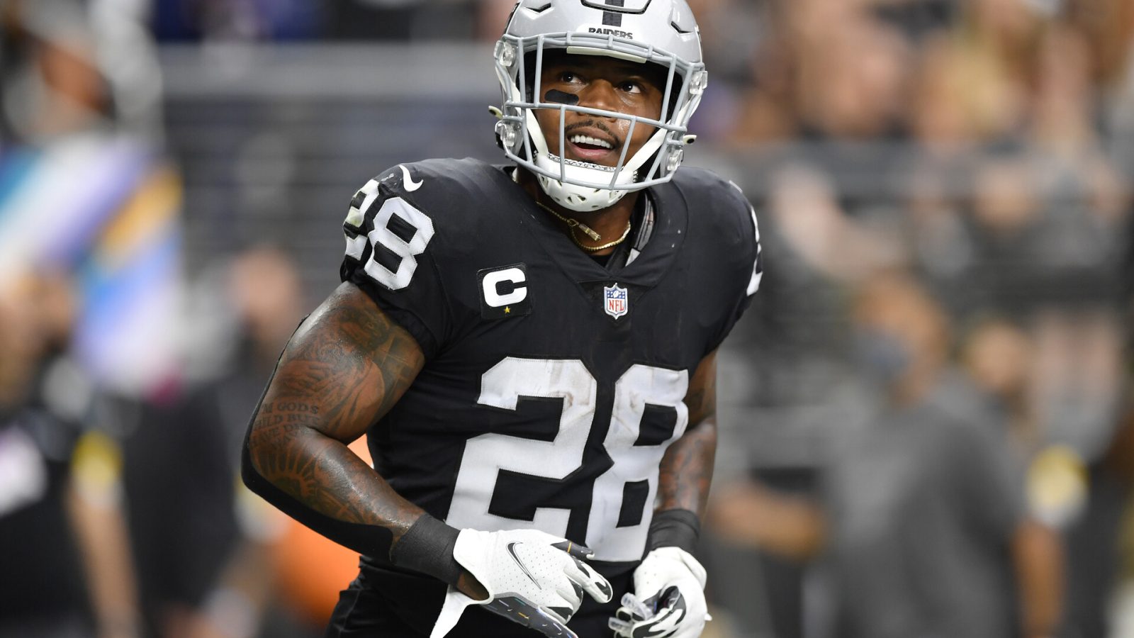 Las Vegas Raiders running back #28 Josh Jacobs in a 2021 home game.