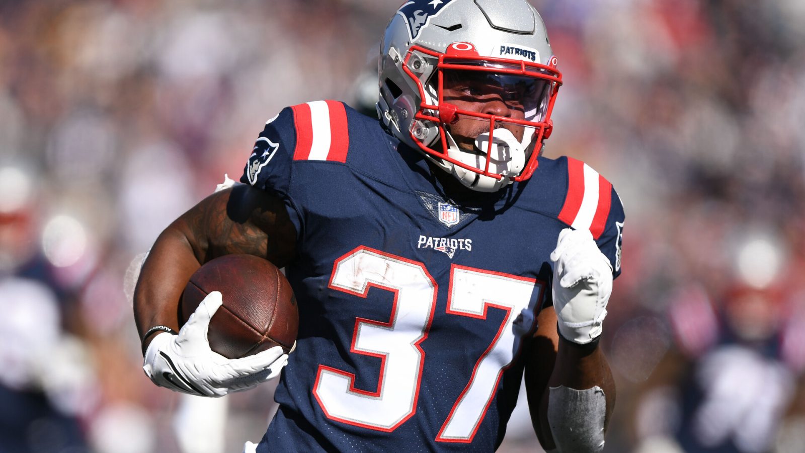 New England Patriots running back Damien Harris runs with the ball during the first half against the New York Jets
