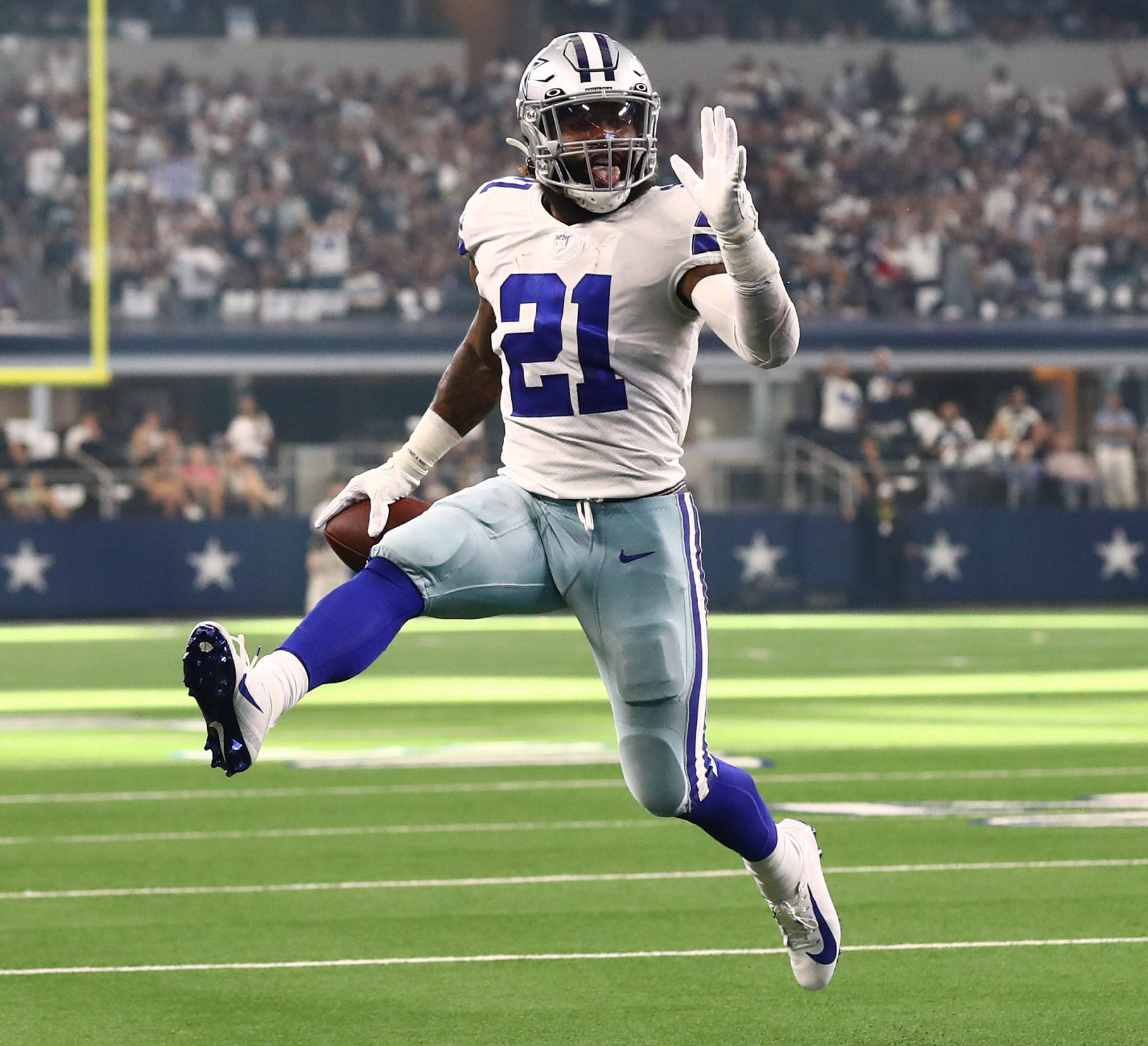 Dallas Cowboys running back Ezikiel Elliott struts into the end zone on a touchdown run