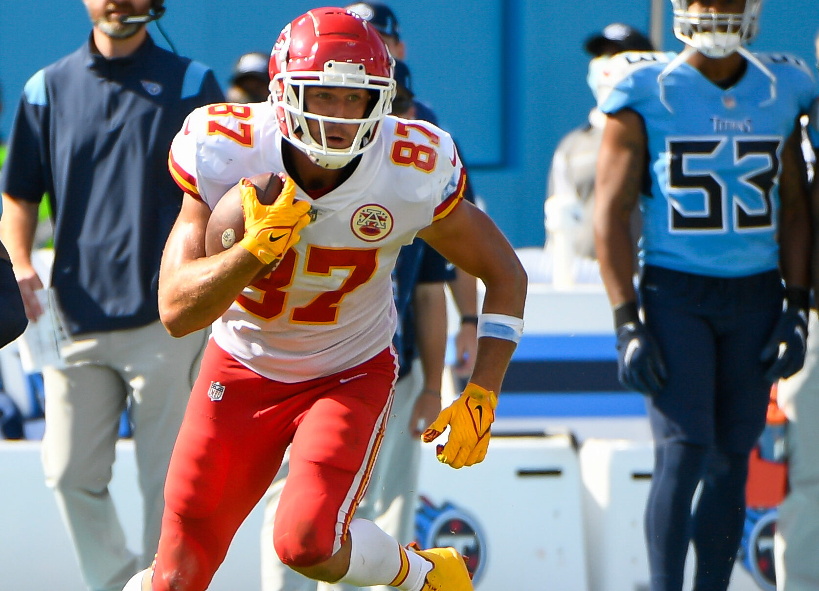 Kansas City Chiefs tight end Travis Kelce runs after a made catch against the Tennessee Titans