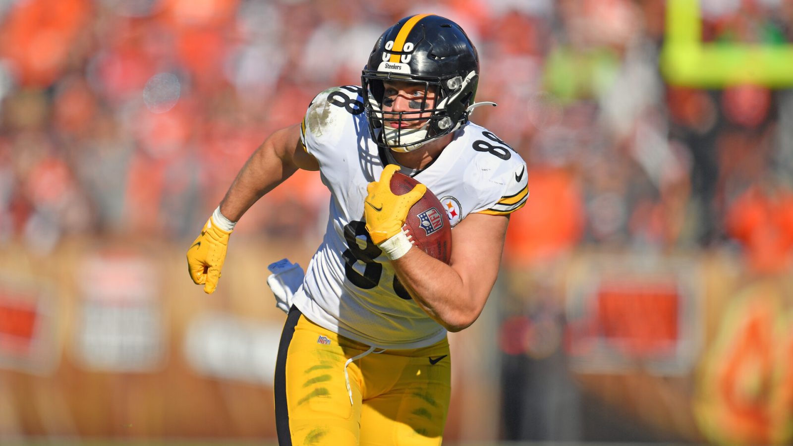 Tight end Pat Freiermuth #88 of the Pittsburgh Steelers runs for a gain during the second half against the Cleveland Browns at FirstEnergy Stadium on October 31, 2021 in Cleveland, Ohio. The Steelers defeated the Browns 15-10.