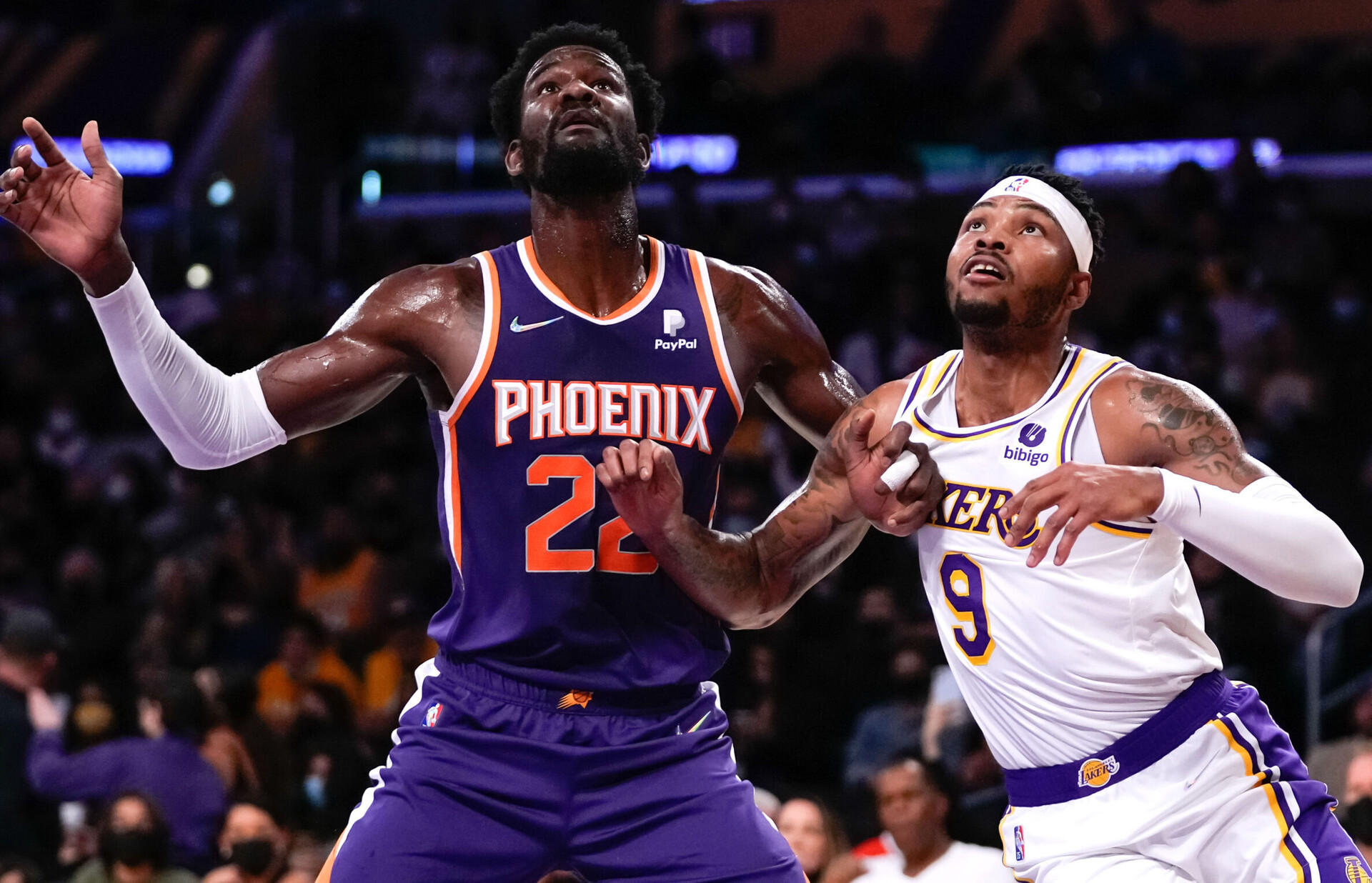 Phoenix Suns center Deandre Ayton (left) and Los Angeles Lakers forward Kent Bazemore (right) battle for a rebound