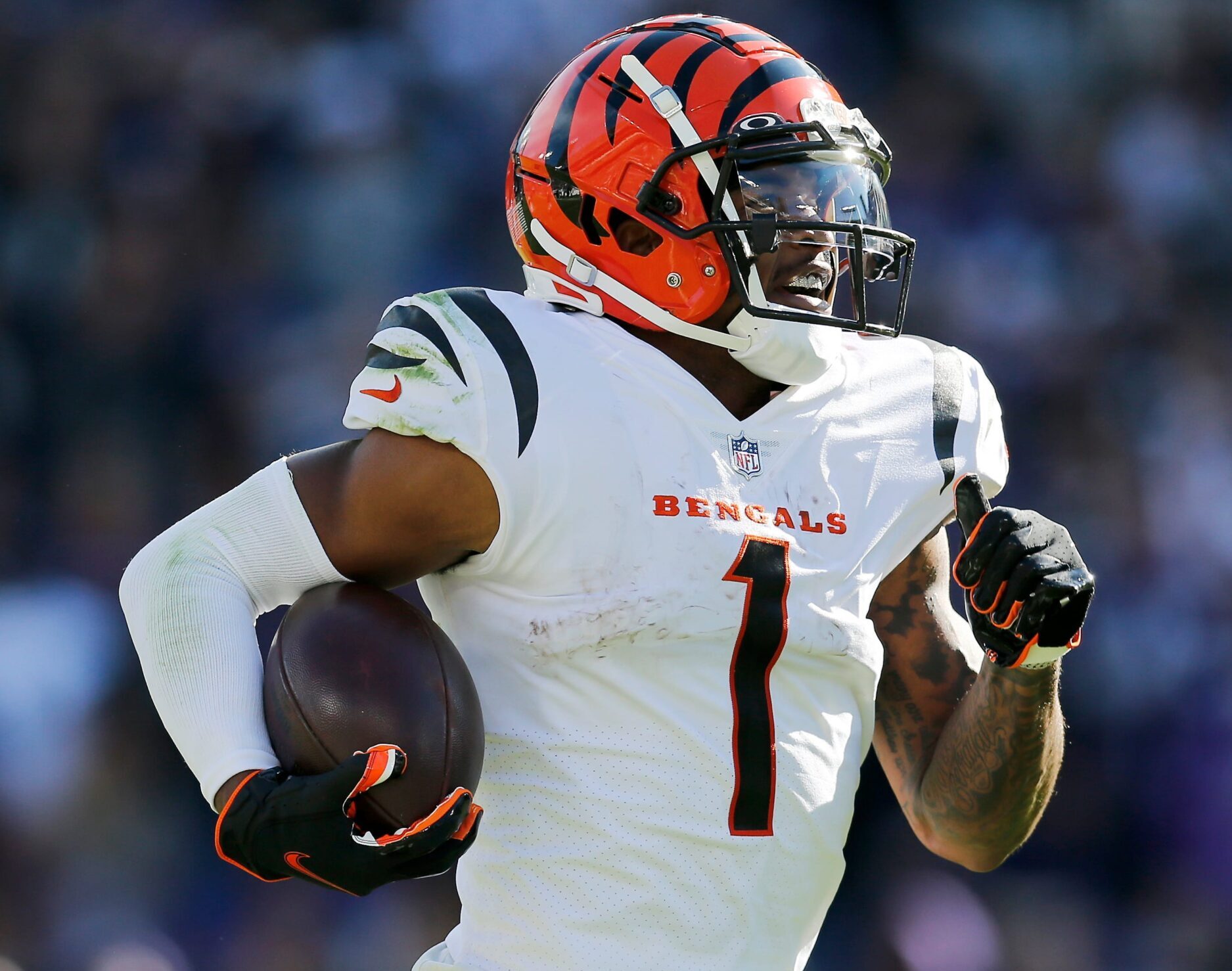 Ja'Marr Chase had 201 yards and 1 TD receiving in the Bengals' win over the Ravens.