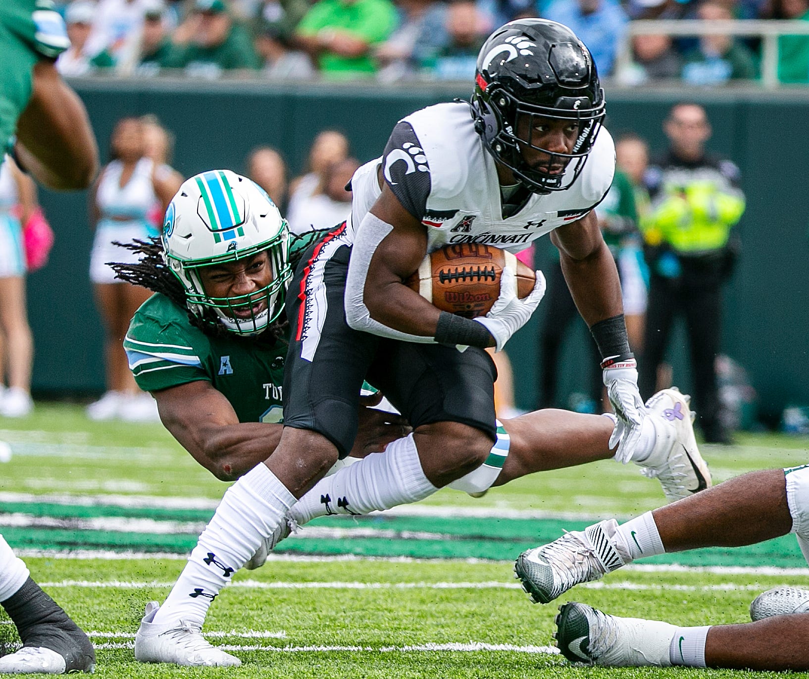 University of Cincinnati Bearcats running back Jerome Ford breaks through the Tulane Green Wave