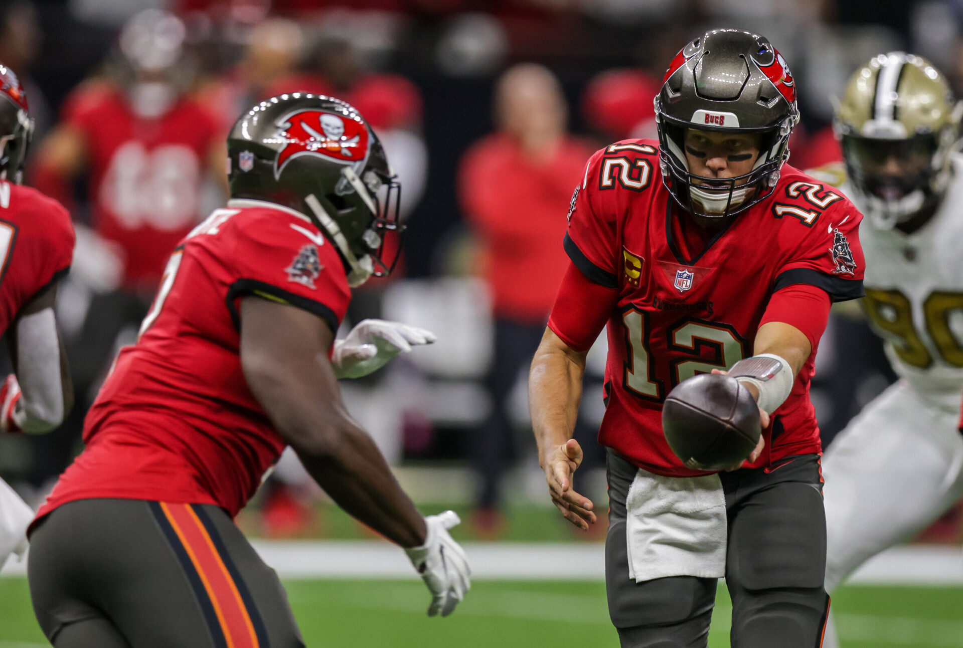 Tampa Bay Buccaneers quarterback Tom Brady (12) hands the ball off to running back Leonard Fournette (7) against New Orleans Saints