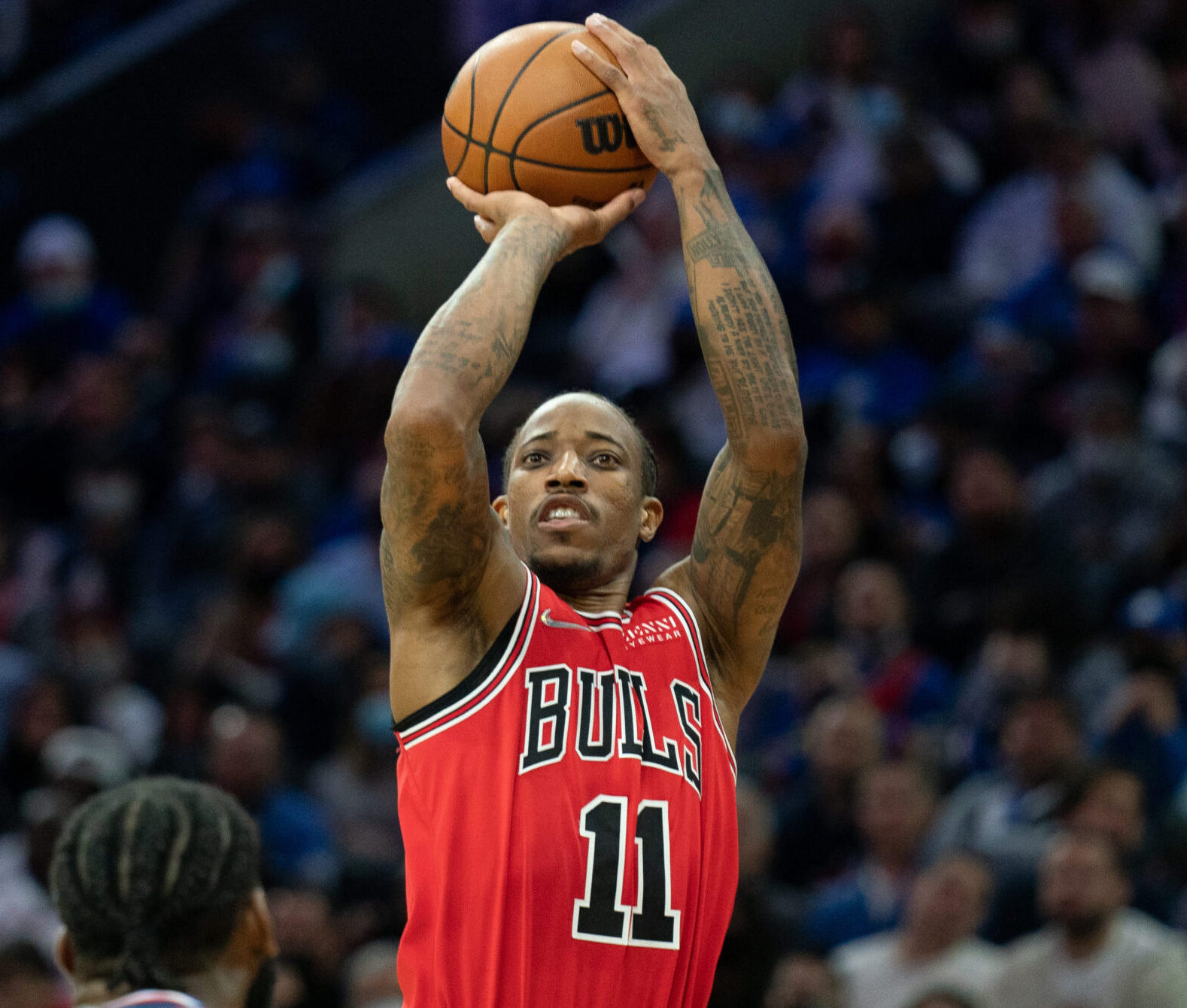 Chicago Bulls forward DeMar DeRozan takes a shot against the Philadelphia 76ers