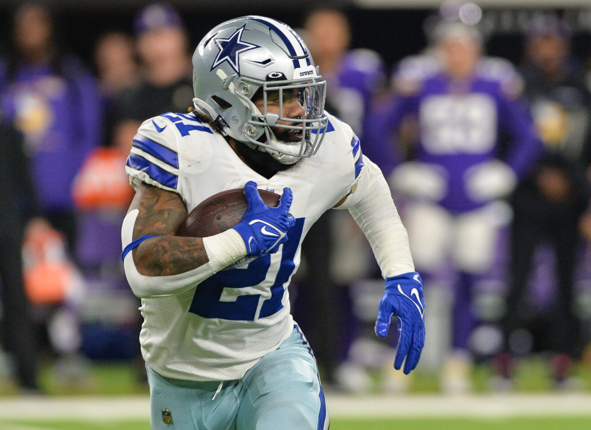 Dallas Cowboys running back Ezekiel Elliott runs the ball against the Minnesota Vikings