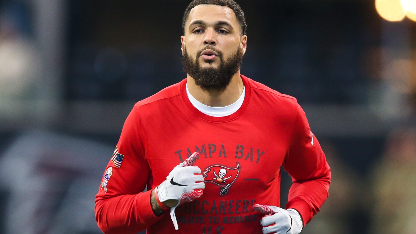 Mike Evans #13 of the Tampa Bay Buccaneers warms up prior to a game against the Atlanta Falcons at Mercedes-Benz Stadium on November 24, 2019 in Atlanta, Georgia.