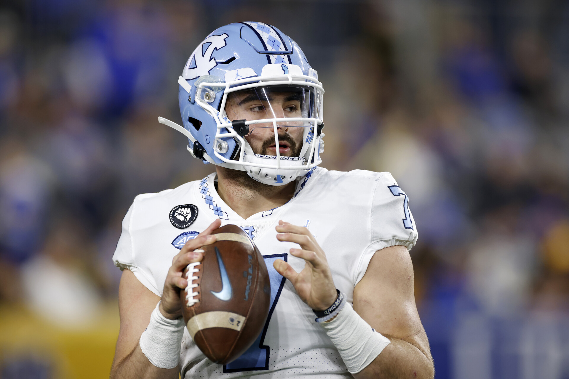 North Carolina Tar Heels quarterback Sam Howell (7) warms up on the sideline during a college football game against the Pittsburgh Panthers on Nov. 11, 2021 at Heinz Field in Pittsburgh, Pennsylvania.