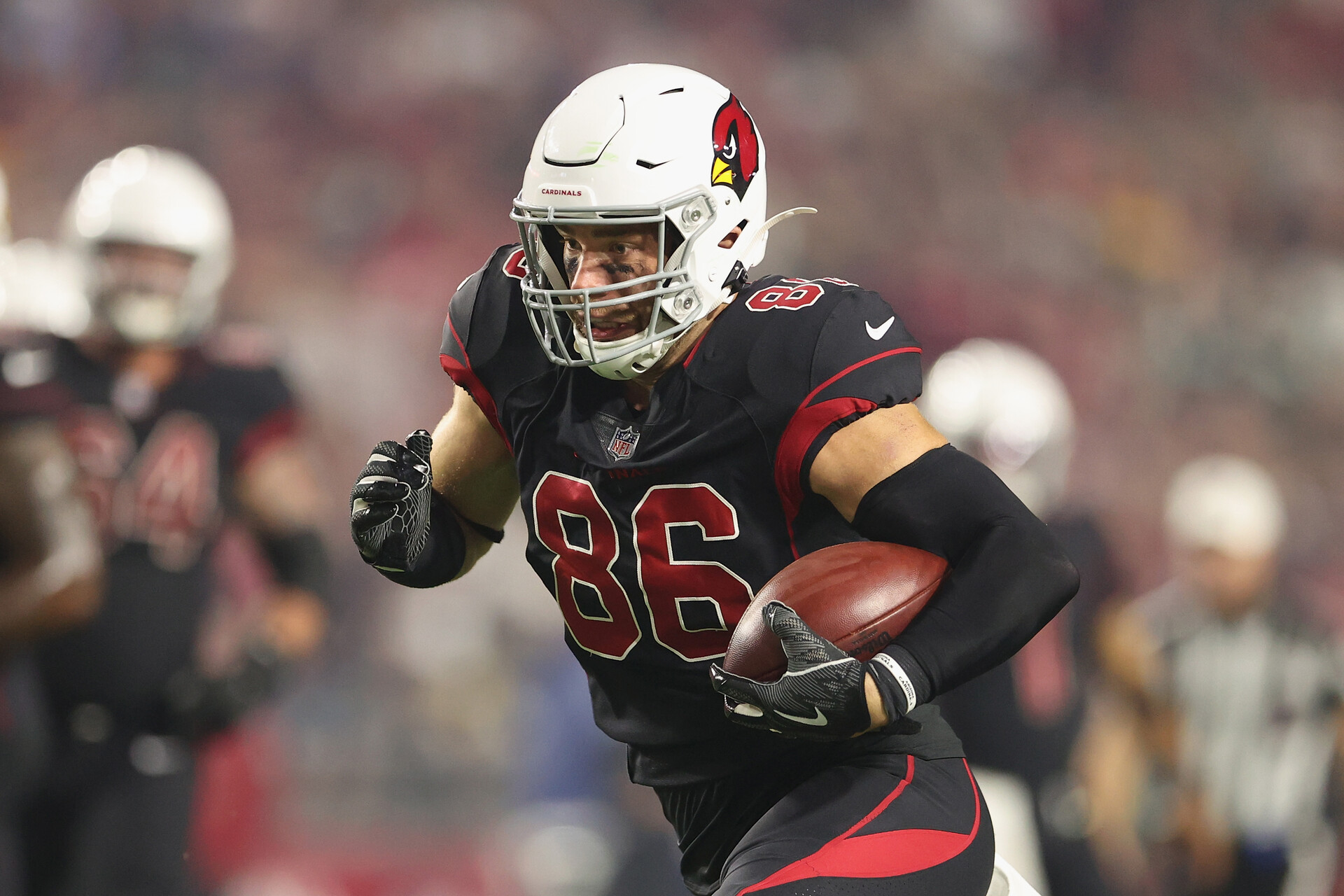Tight end Zach Ertz #86 of the Arizona Cardinals runs with the football after a reception against the Green Bay Packers during the second half of the NFL game at State Farm Stadium on October 28, 2021 in Glendale, Arizona. The Packers defeated the Cardinals 24-21.