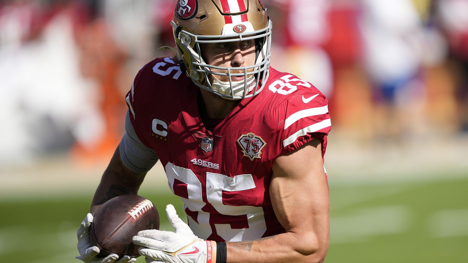 George Kittle #85 of the San Francisco 49ers warms up during pregame warm-ups before the game against the Arizona Cardinals at Levi's Stadium on November 07, 2021 in Santa Clara, California.