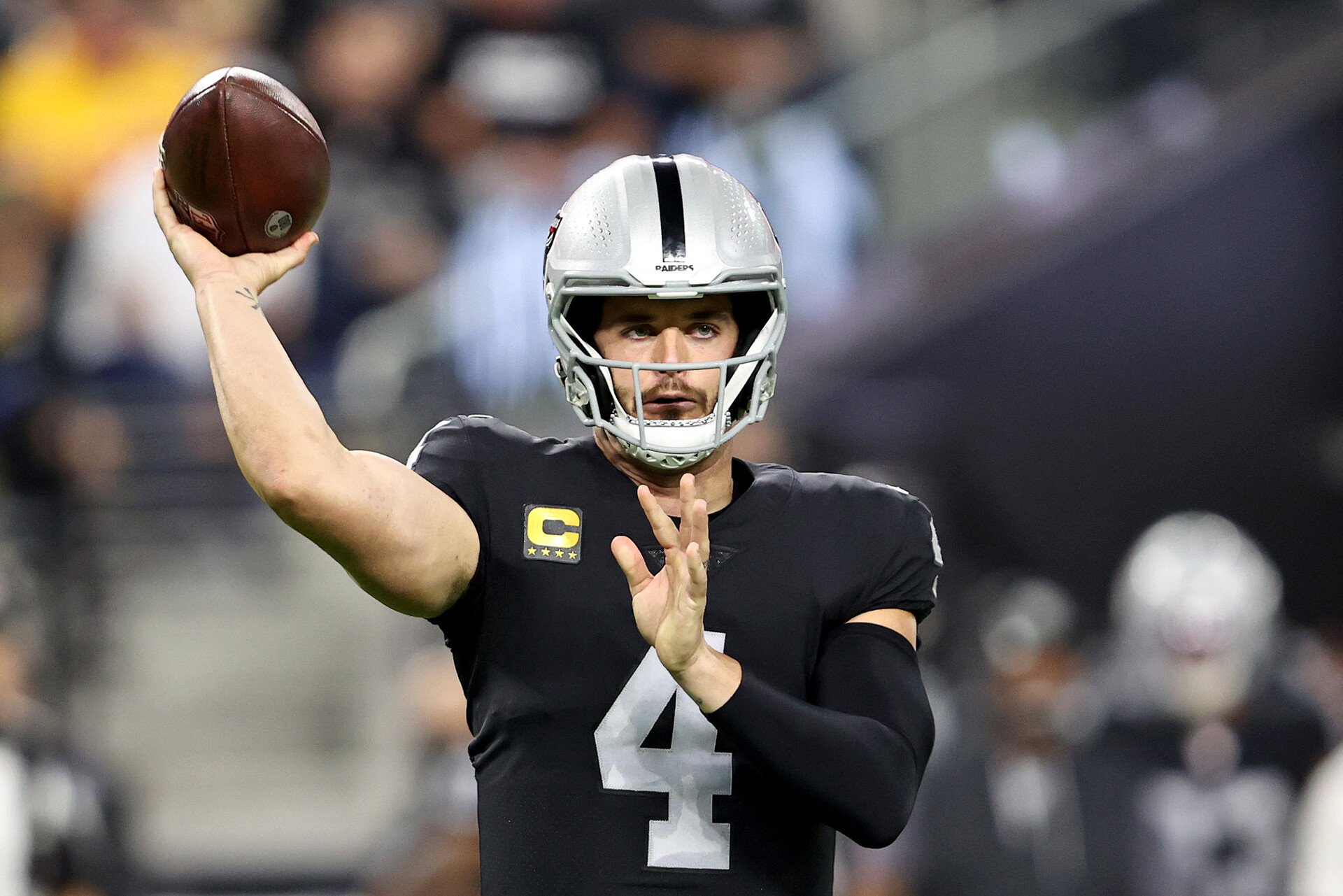 Derek Carr #4 of the Las Vegas Raiders throws the ball to a teammate in the first quarter in the game against the Kansas City Chiefs at Allegiant Stadium on November 14, 2021 in Las Vegas, Nevada.