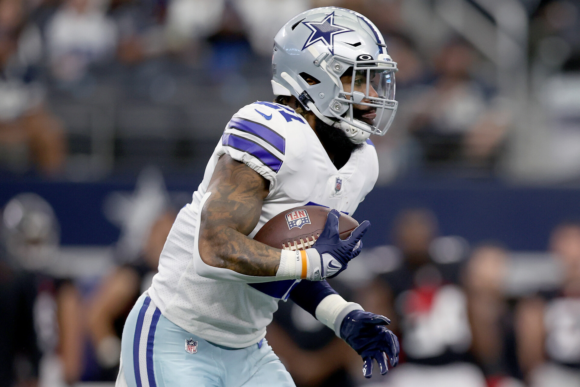 Ezekiel Elliott #21 of the Dallas Cowboys carries the ball against the Atlanta Falcons at AT&T Stadium on November 14, 2021 in Arlington, Texas.