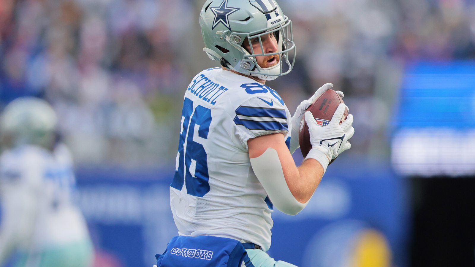 Dalton Schultz #86 of the Dallas Cowboys runs the ball after a catch during the first half against the New York Giants at MetLife Stadium on December 19, 2021 in East Rutherford, New Jersey.