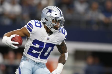 Dallas Cowboys running back Tony Pollard (20) return the kickoff in the first quarter against the Atlanta Falcons at AT&T Stadium.