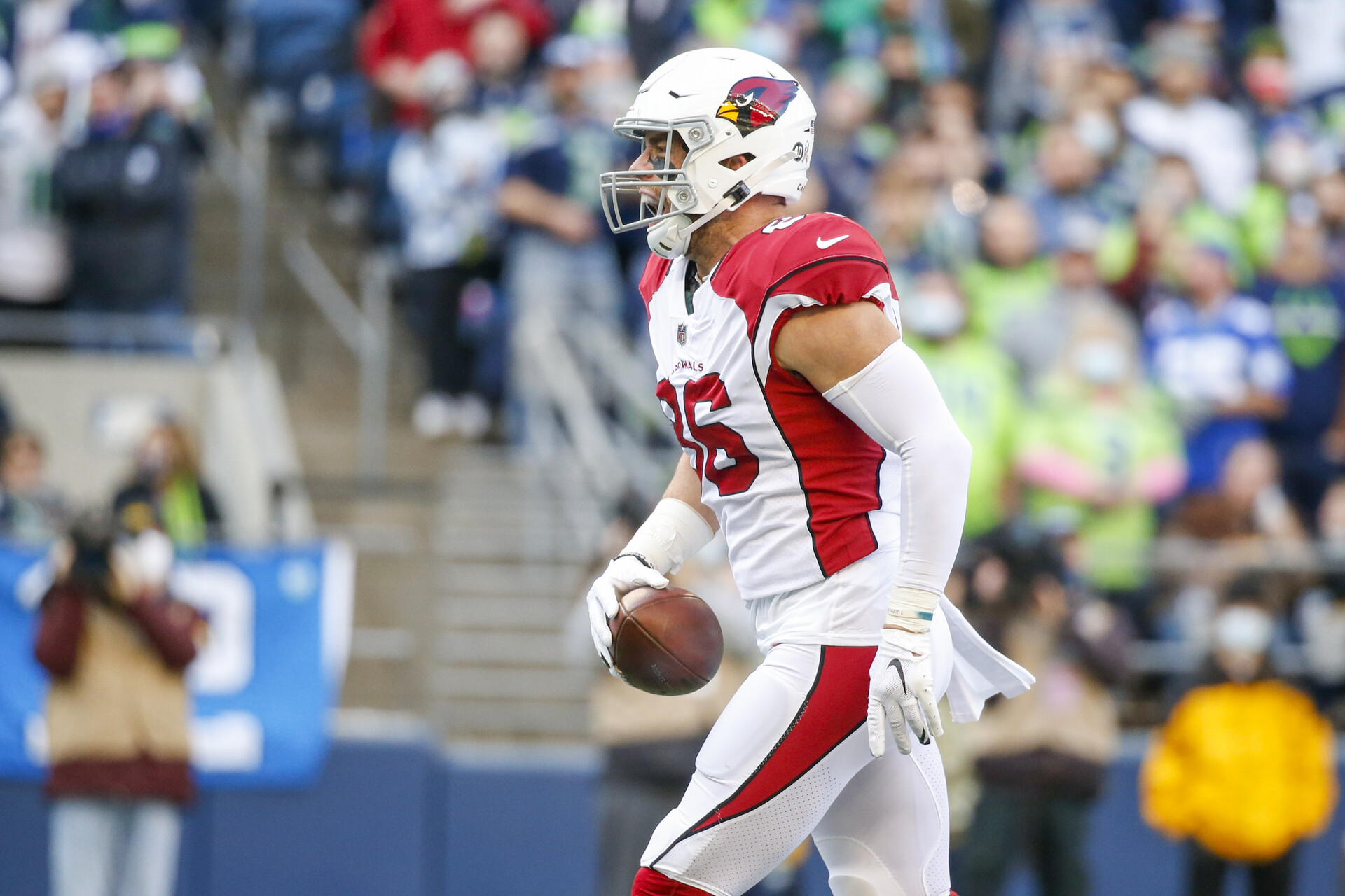 Arizona Cardinals tight end Zach Ertz (86) celebrates after catching a touchdown pass against the Seattle Seahawks during the first quarter at Lumen Field.