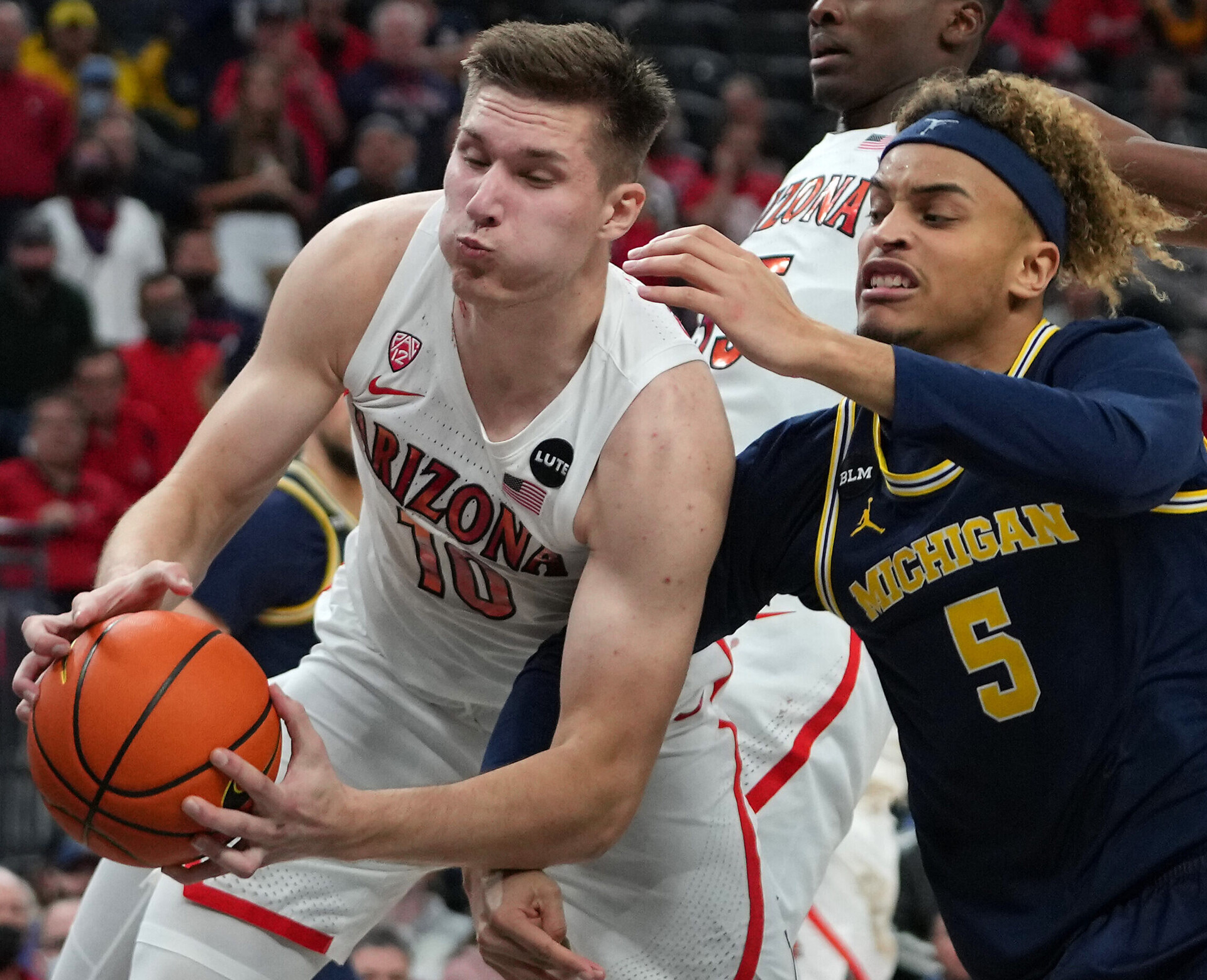 Nov 21, 2021; Las Vegas, Nevada, USA; Arizona Wildcats forward Azuolas Tubelis (10) grabs a rebound away from Michigan Wolverines forward Terrance Williams II (5) during the second half at T-Mobile Arena.