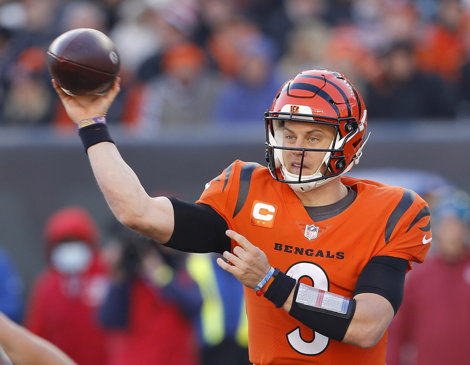 Cincinnati Bengals quarterback Joe Burrow throws a pass during a game against the Pittsburgh Steelers