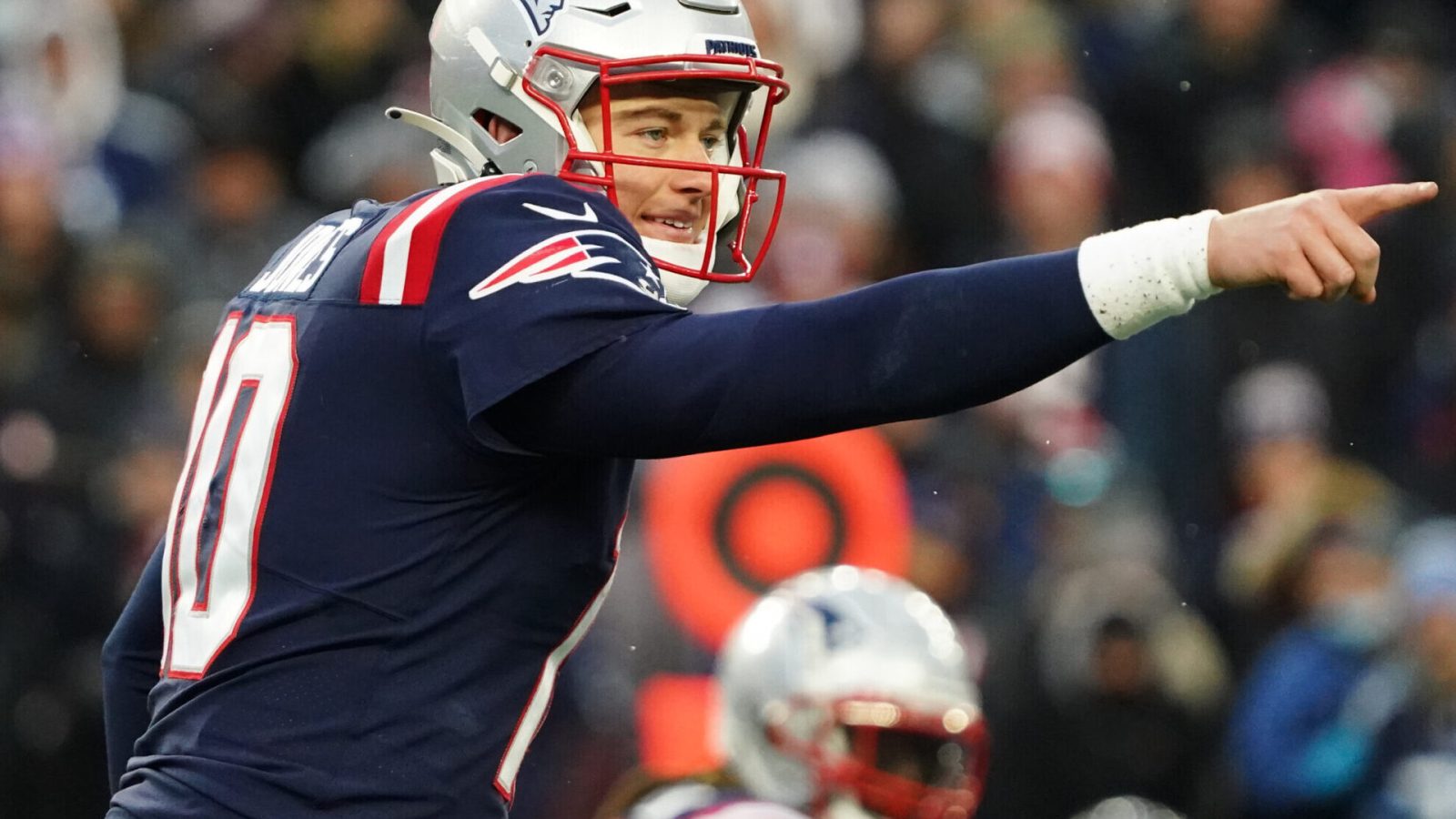 Super Bowl Odds, Nov 28, 2021; Foxborough, Massachusetts, USA; New England Patriots quarterback Mac Jones (10) on the line of scrimmage against the Tennessee Titans in the second half at Gillette Stadium.