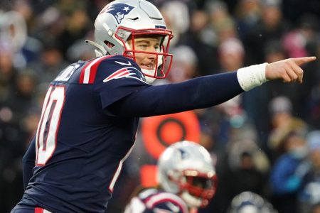 Super Bowl Odds, Nov 28, 2021; Foxborough, Massachusetts, USA; New England Patriots quarterback Mac Jones (10) on the line of scrimmage against the Tennessee Titans in the second half at Gillette Stadium.