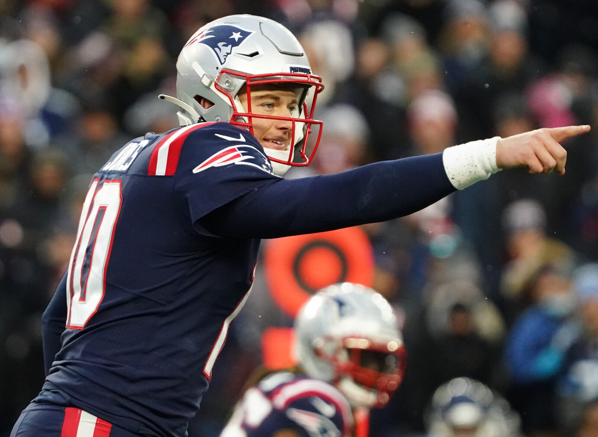 Super Bowl Odds, Nov 28, 2021; Foxborough, Massachusetts, USA; New England Patriots quarterback Mac Jones (10) on the line of scrimmage against the Tennessee Titans in the second half at Gillette Stadium.