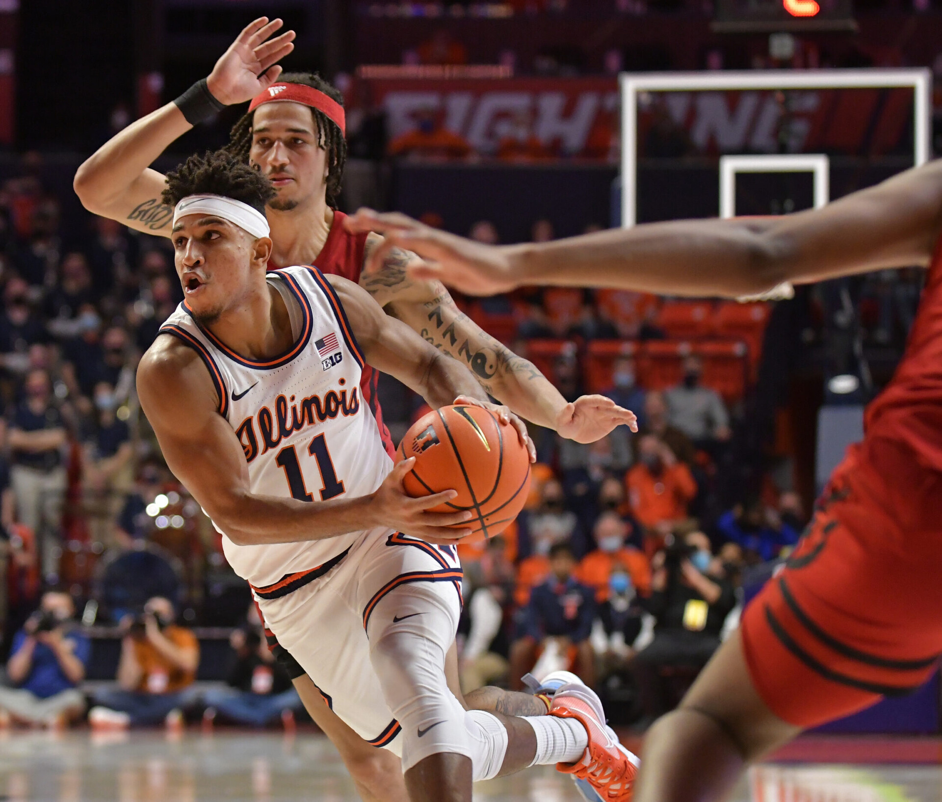 Illinois Fighting Illini guard Alfonso Plummer drives to the basket against the Rutgers Scarlet Knights