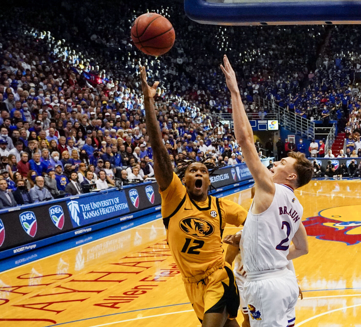 Missouri Tigers guard DaJuan Gordon (left) shoots as Kansas Jayhawks guard Christian Braun (right) defends