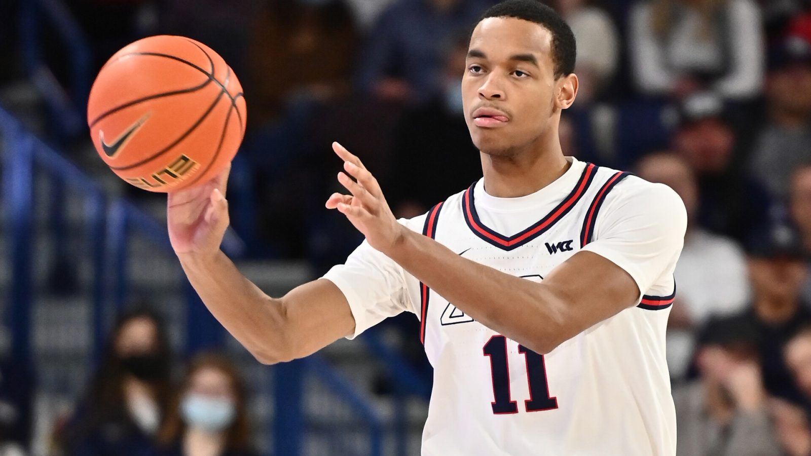 Gonzaga Bulldogs guard Nolan Hickman passes the ball against the Merrimack Warriors