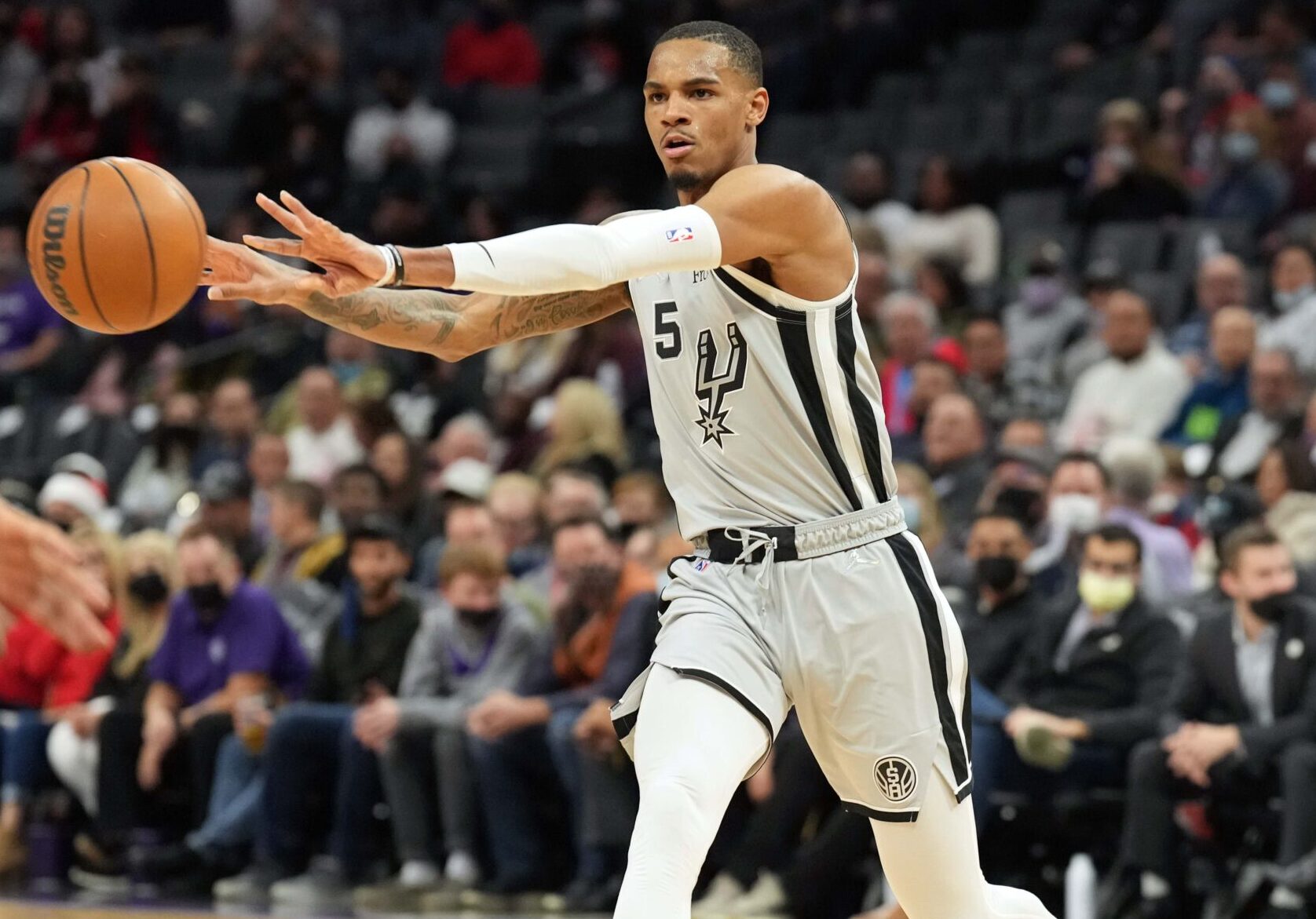 San Antonio Spurs guard Dejounte Murray passes the basketball during a game against the Sacramento Kings