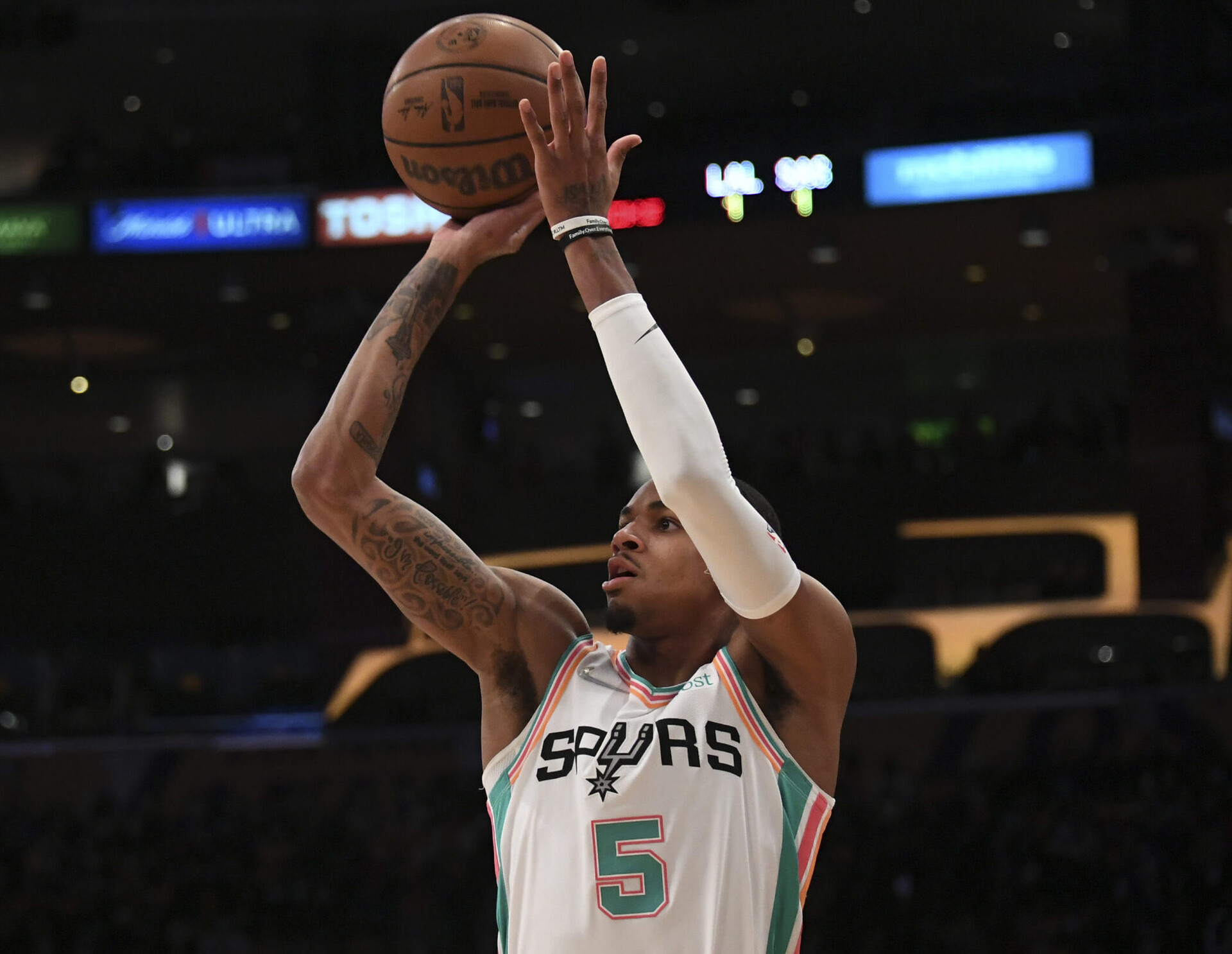 San Antonio Spurs guard Dejounte Murray shoots the basketball during a game against the Los Angeles Lakers