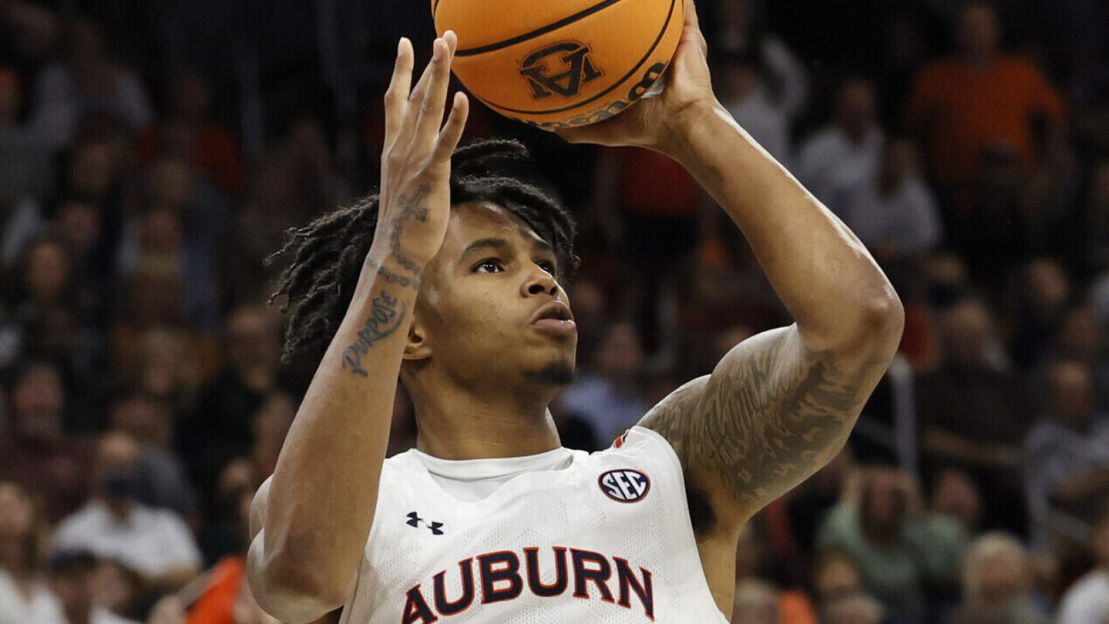Auburn Tigers guard Allen Flanigan takes a shot against the LSU Tigers
