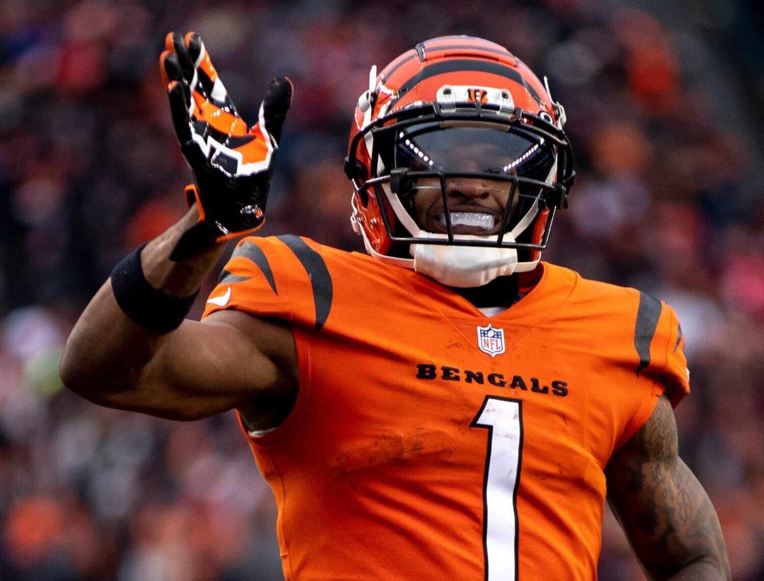 NFL Offensive Rookie Of The Year Odds - Cincinnati Bengals wide receiver Ja'Marr Chase (1) waives after converting a third down during the game winning final Cincinnati Bengals drive in the fourth quarter of the NFL game on Sunday, Jan. 2, 2022, at Paul Brown Stadium in Cincinnati. Cincinnati Bengals defeated Kansas City Chiefs 34-31.