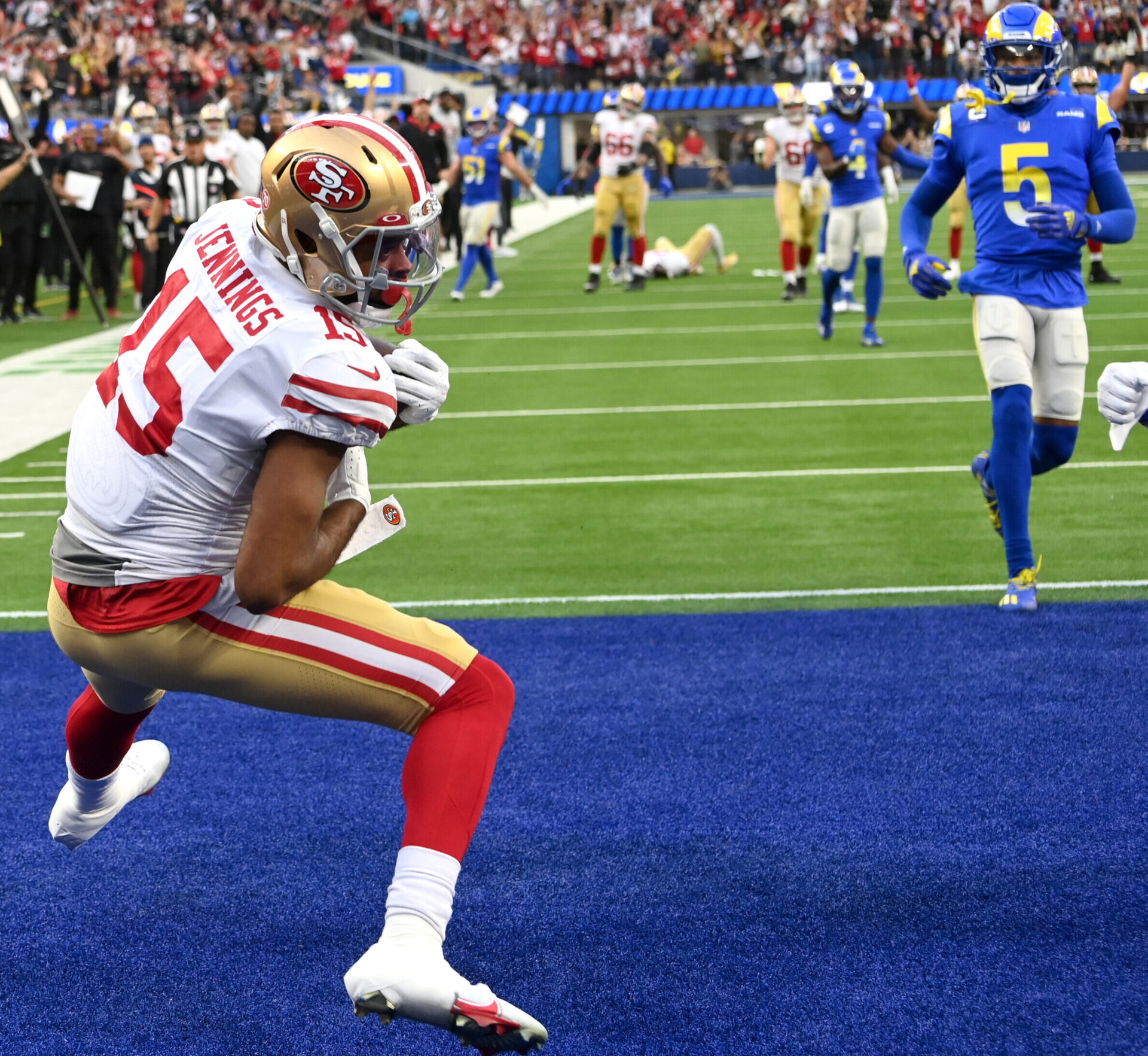 NFC Championship Prop Bets - San Francisco 49ers wide receiver Jauan Jennings catches a touchdown pass in the end zone against the Los Angeles Rams