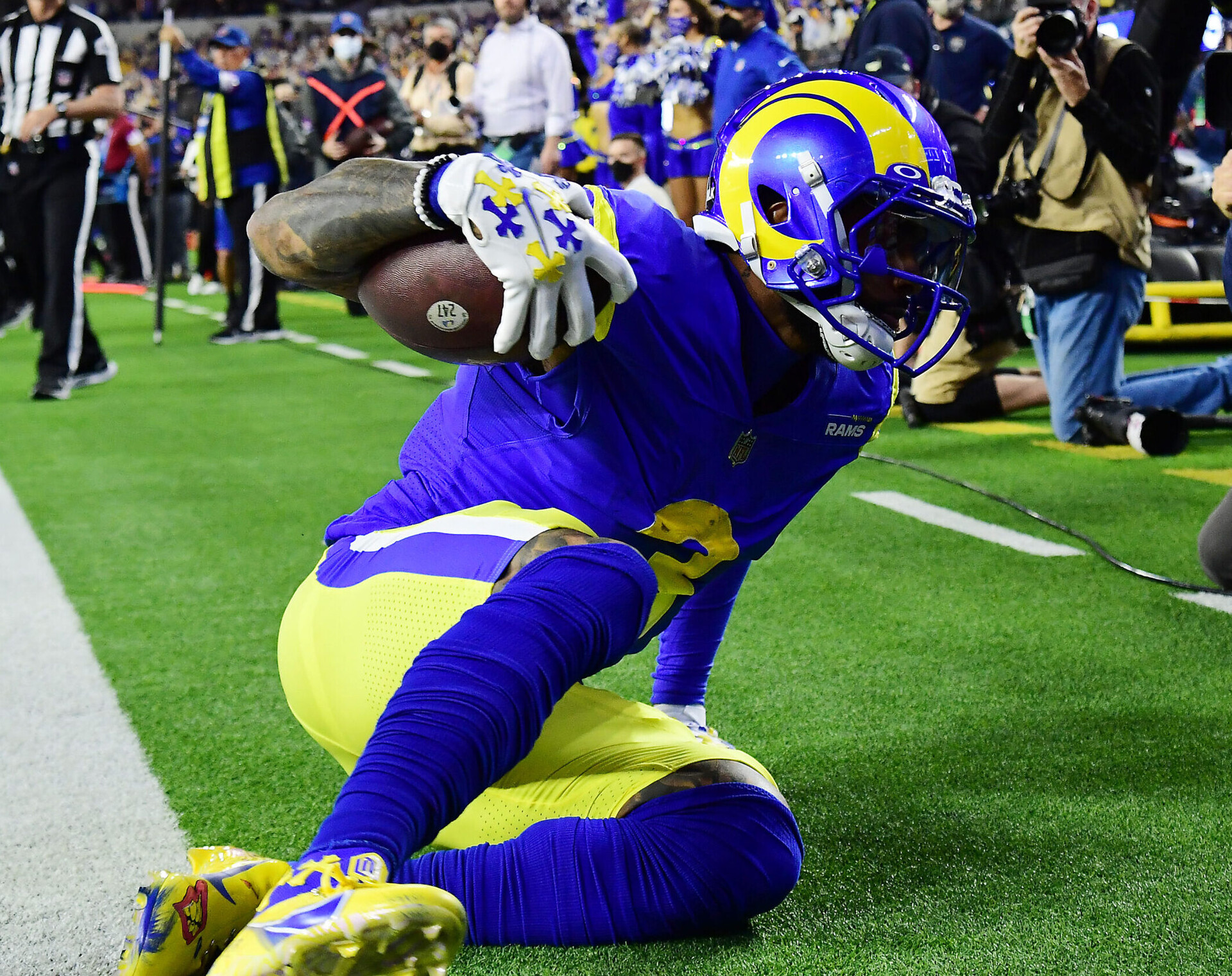 Jan 17, 2022; Inglewood, California, USA; Los Angeles Rams wide receiver Odell Beckham Jr. (3) catches a touchdown pass against the Arizona Cardinals during the first half in the NFC Wild Card playoff football game at SoFi Stadium.