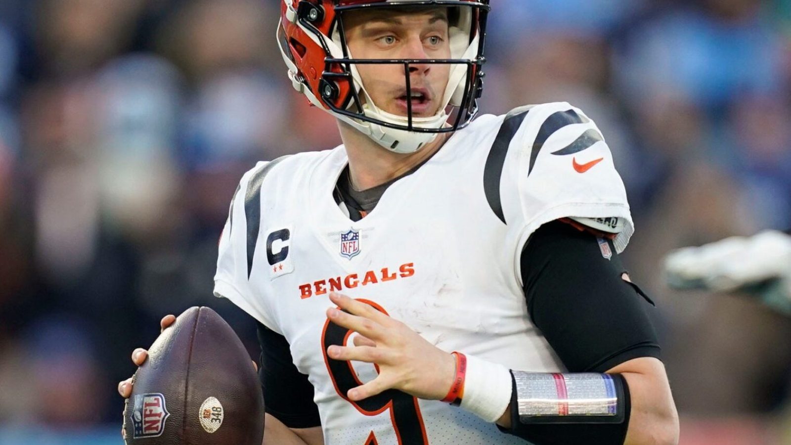 Cincinnati Bengals quarterback Joe Burrow (9) looks for a receiver during the second quarter of an AFC divisional playoff game at Nissan Stadium Saturday, Jan. 22, 2022 in Nashville, Tenn. Titans Bengals 142