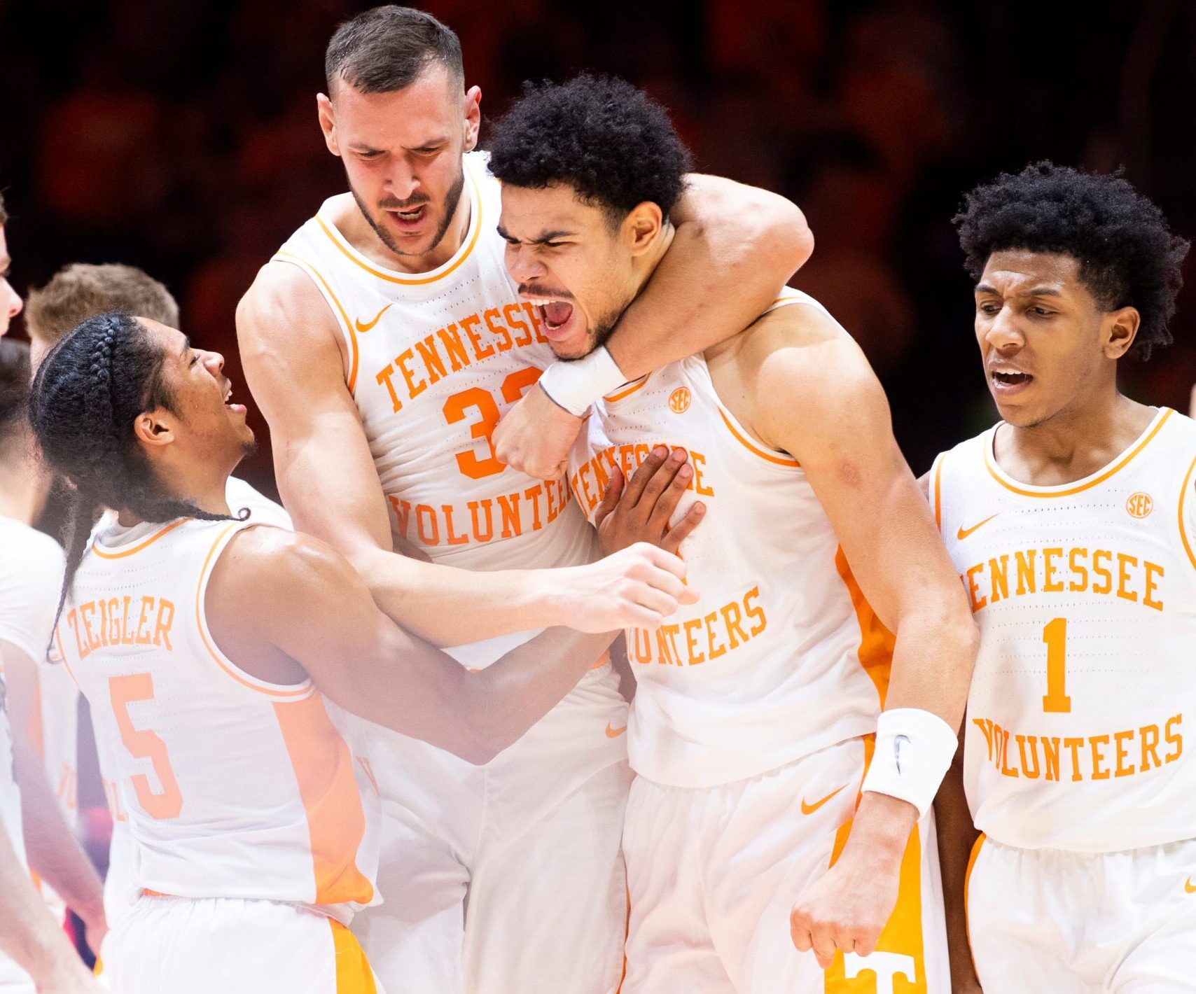 Tennessee players swarm Tennessee forward Olivier Nkamhoua (13) during a basketball game between the Tennessee Volunteers and the Arizona Wildcats at Thompson-Boling Arena in Knoxville, Tenn., on Wednesday, Dec. 22, 2021. Kns Vols Arizona Hoops Bp