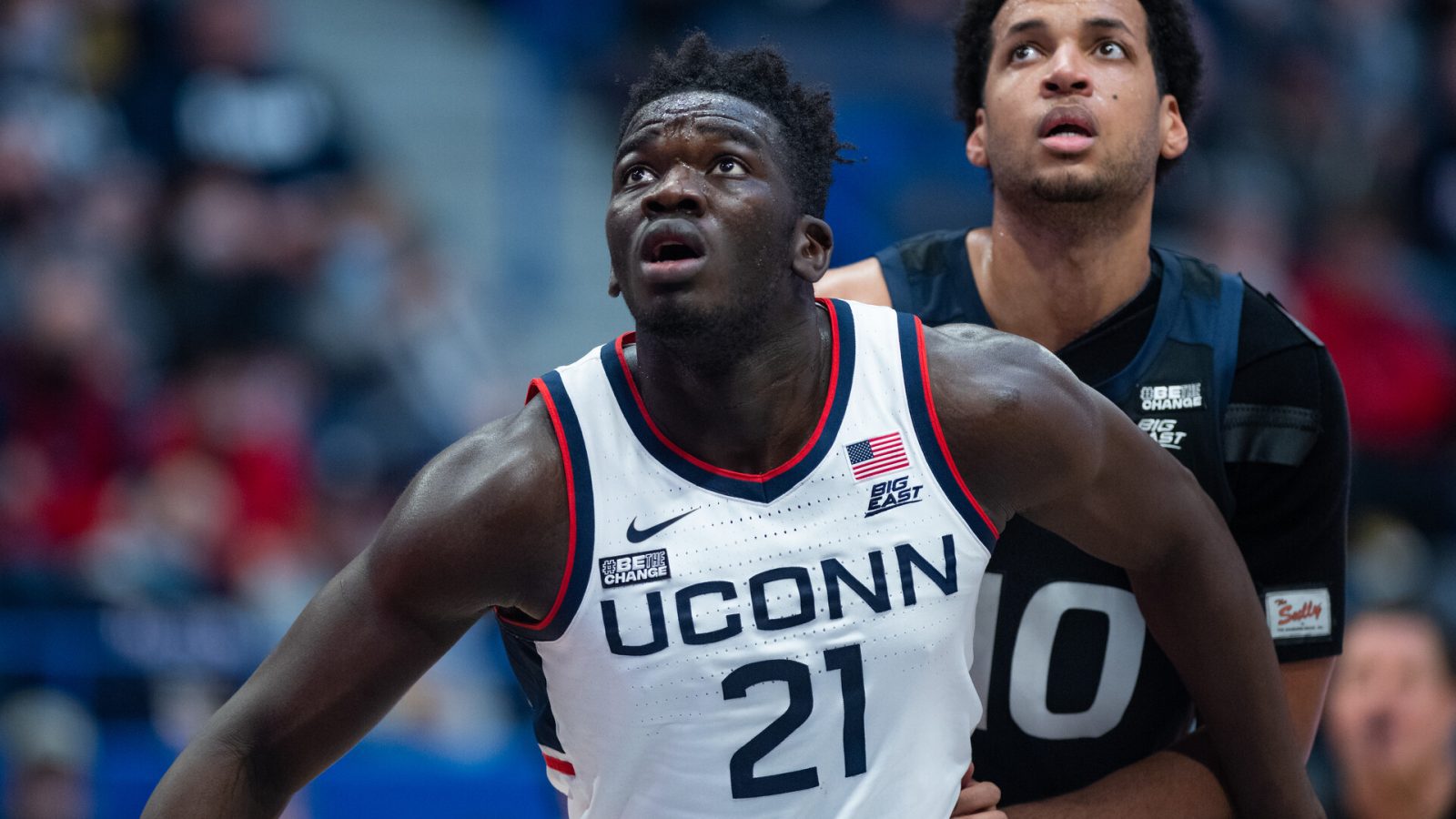 HARTFORD, CT - JANUARY 18: UConn Huskies forward Adama Sanogo (21) blocks out Butler Bulldogs forward Bryce Nze (10) during the mens college basketball game between the Butler Bulldogs and UConn Huskies on January 18, 2022, at XL Center in Hartford, CT.