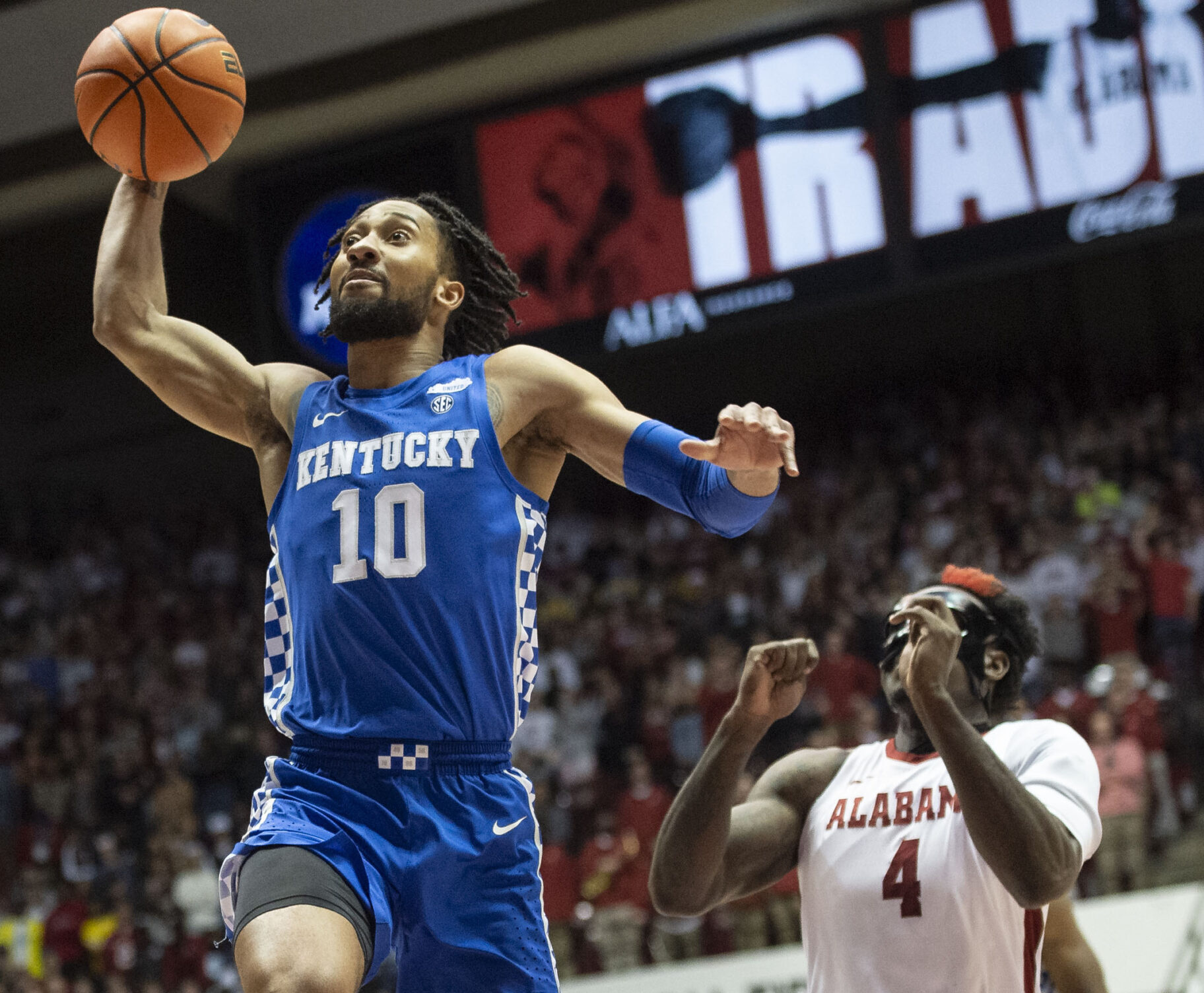 Kentucky Wildcats player Davion Mintz (right) looks to dunk the ball as Alabama Crimson Tide player Juwan Gary (right) looks on during an SEC basketball game
