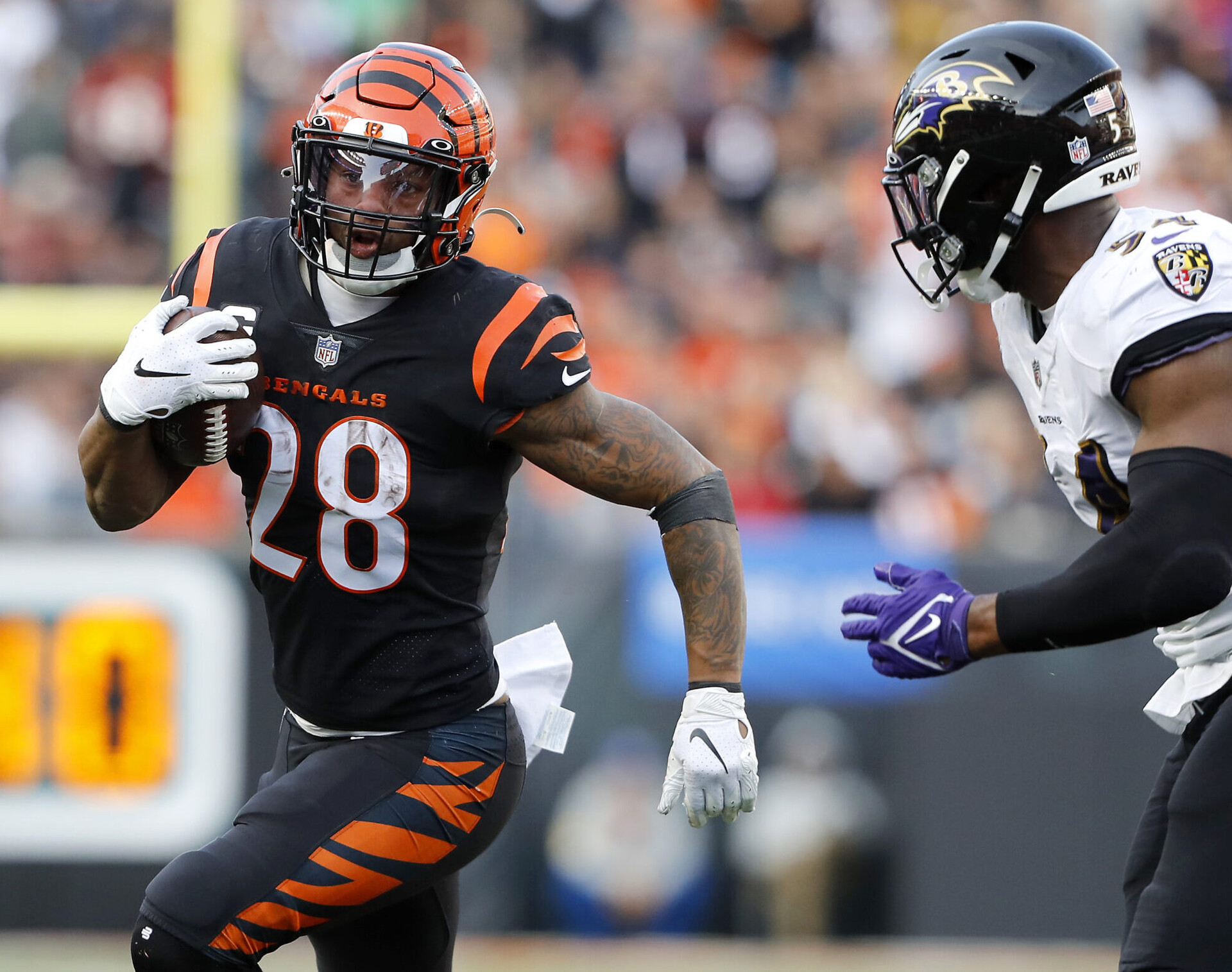 Cincinnati Bengals running back Joe Mixon (left) runs against the Baltimore Ravens
