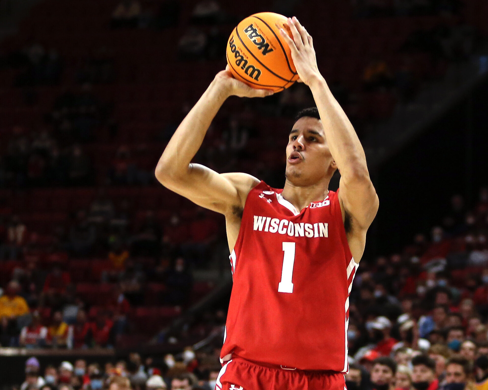 Wisconsin Badgers guard Johnny Davis takes a shot against the Maryland Terrapins during a Big Ten Conference basketball game