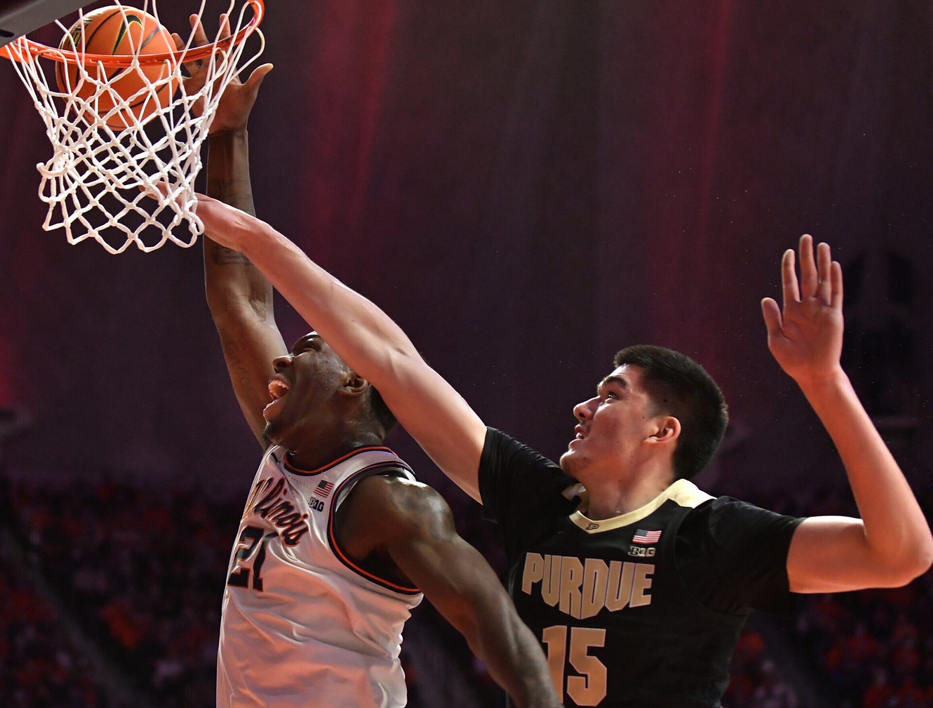 Purdue Boilermakers center Zach Edey (right) tries to knock the ball from Illinois Fighting Illini center Kofi Cockburn (left) as he drives to the basket during a Big Ten basketball game