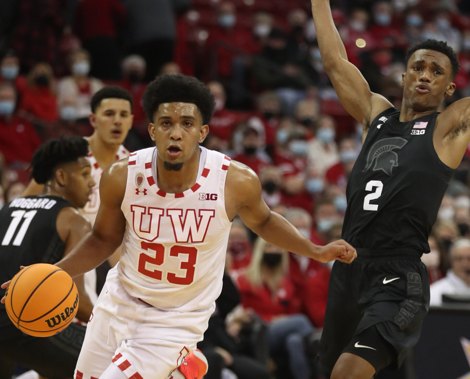 Wisconsin Badgers guard Chucky Hepburn (left) dribbles the ball while being closely guarded by Michigan State Spartans guard Tyson Walker (right) during a Big Ten basketball game